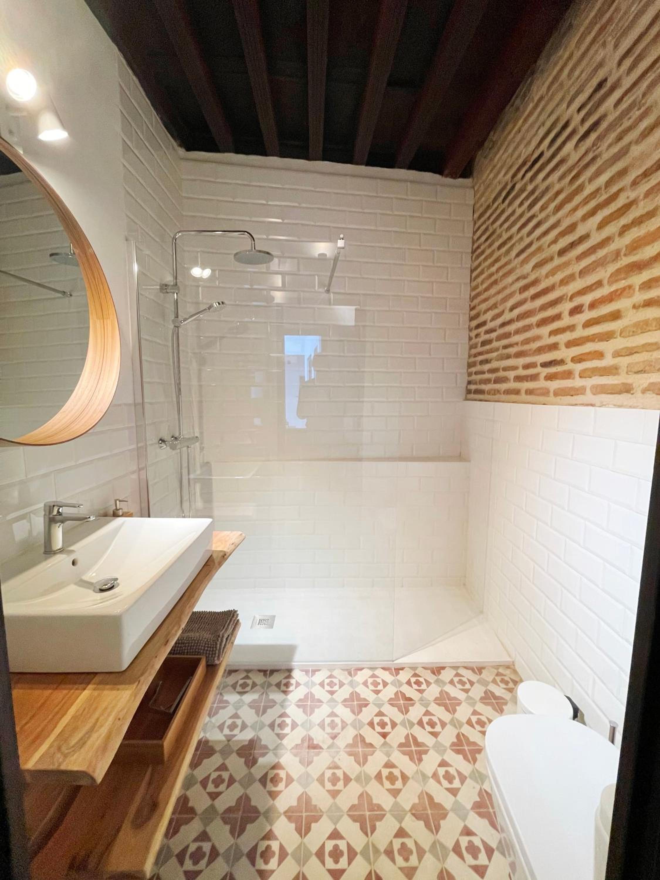 One-Bedroom Apartment - Photo 8