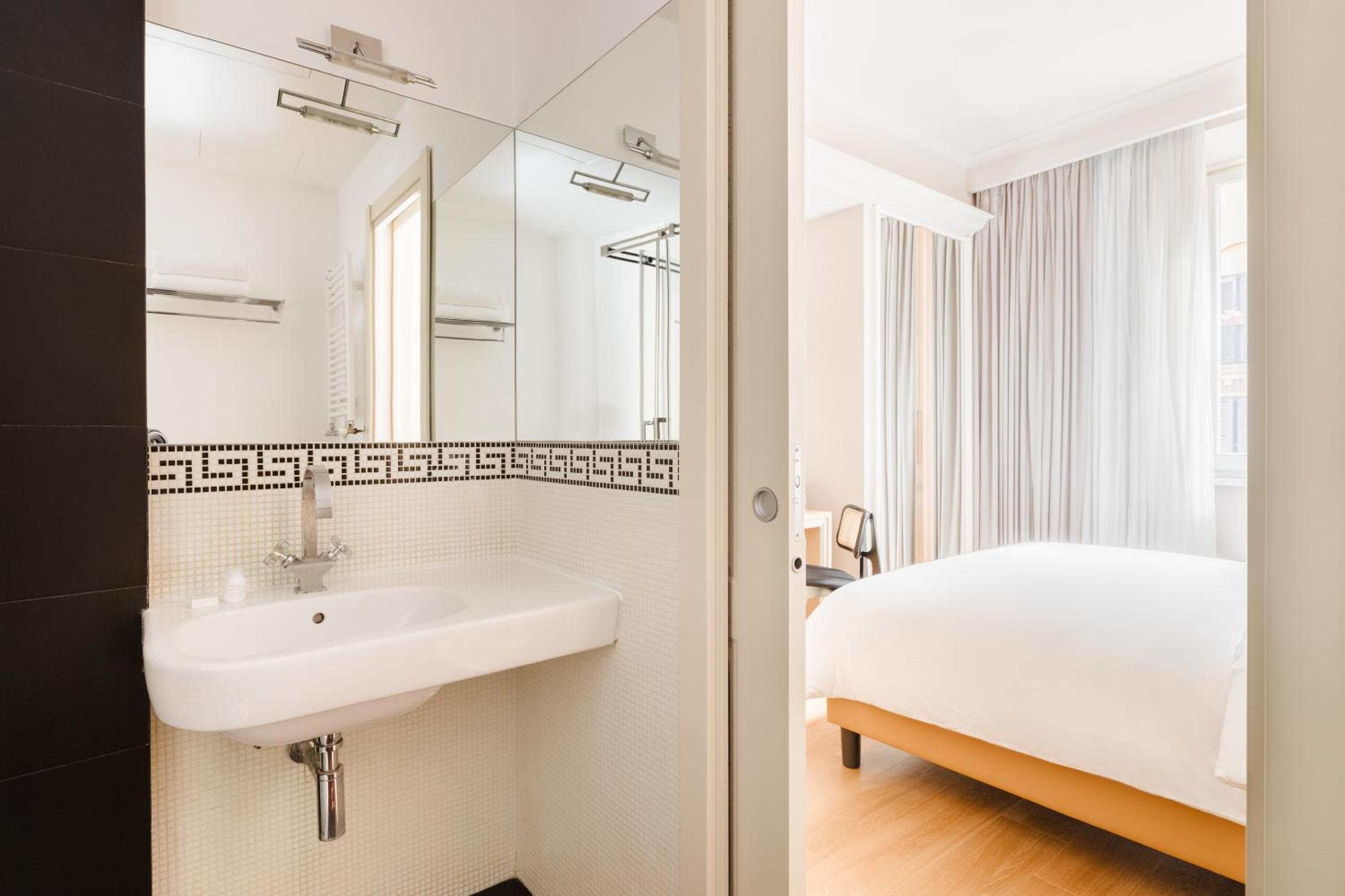 Deluxe Triple Room photo 2