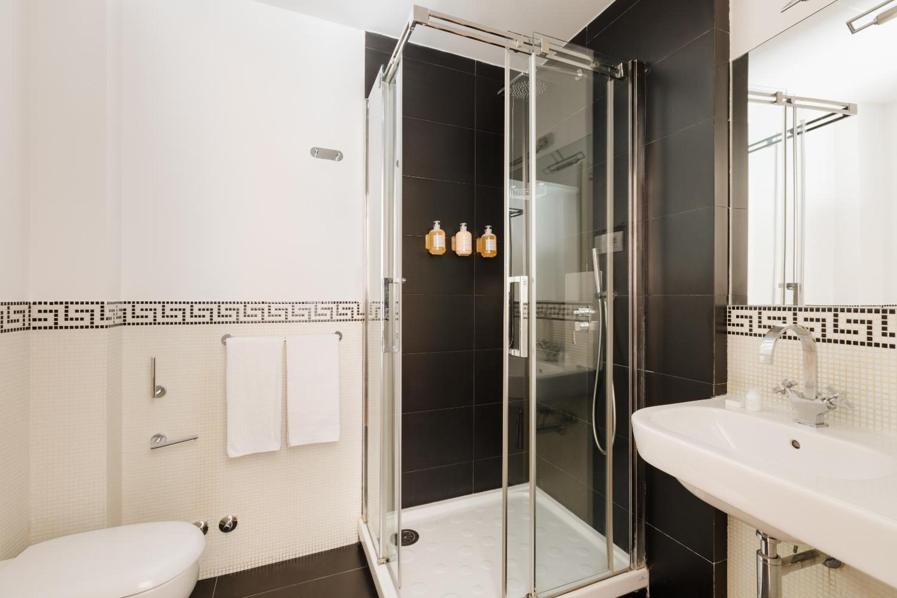 Deluxe Triple Room photo 3