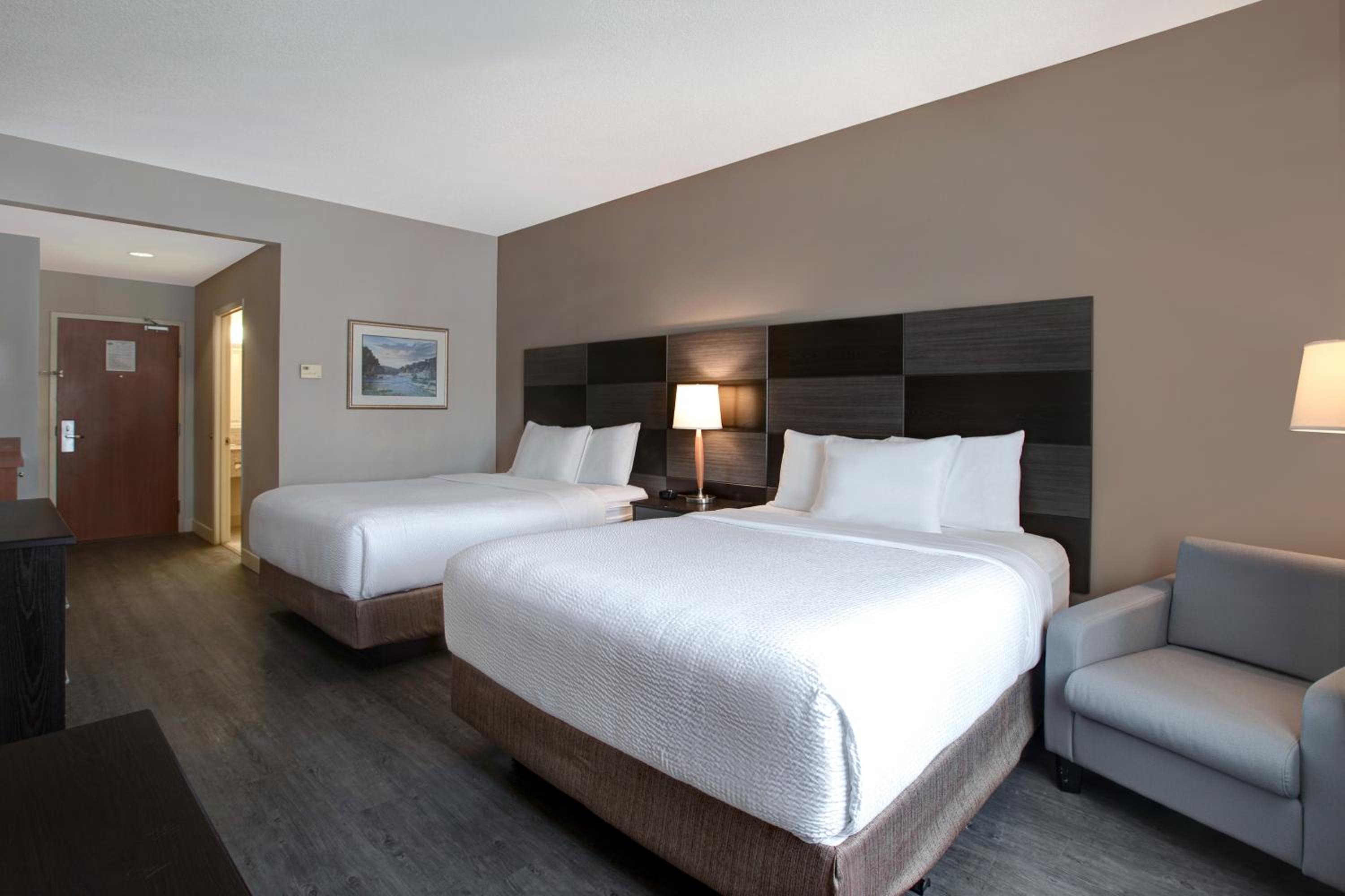 Queen Room with Two Queen Beds - Non-Smoking - Photo 1