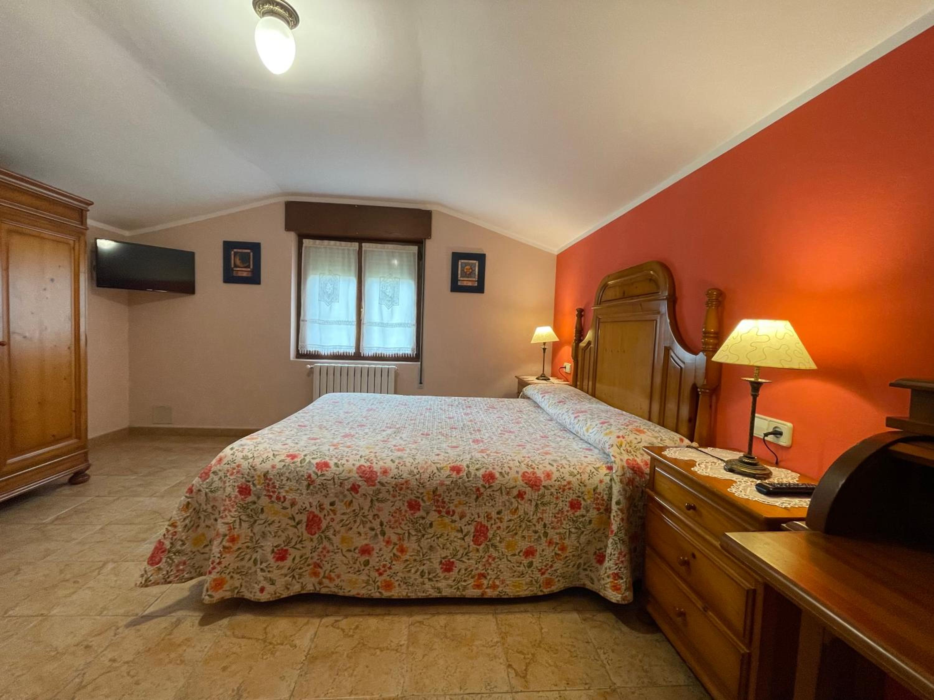 Double Room - Photo 7