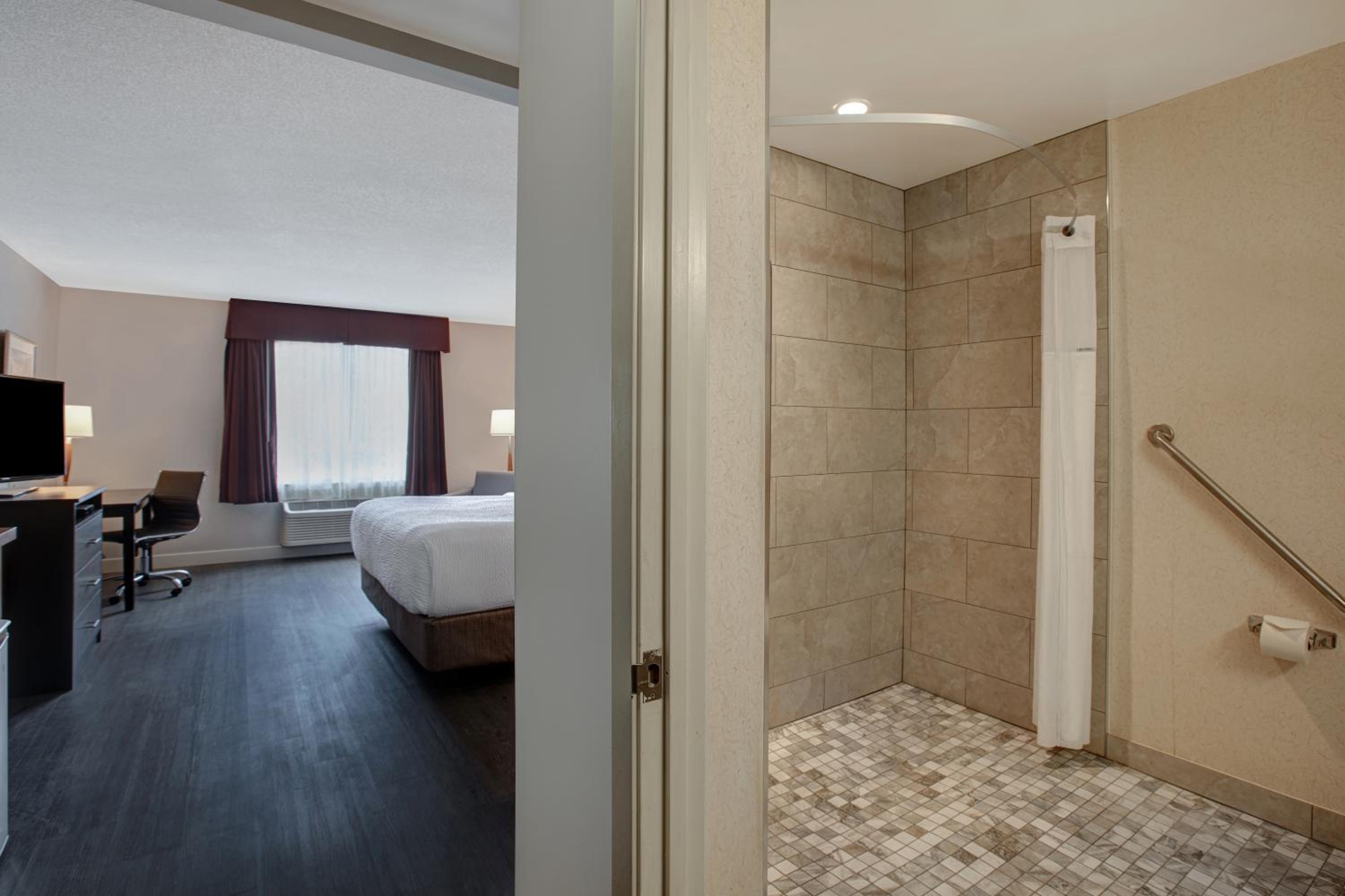 King Room - Disability Access/Non-Smoking - Photo 4