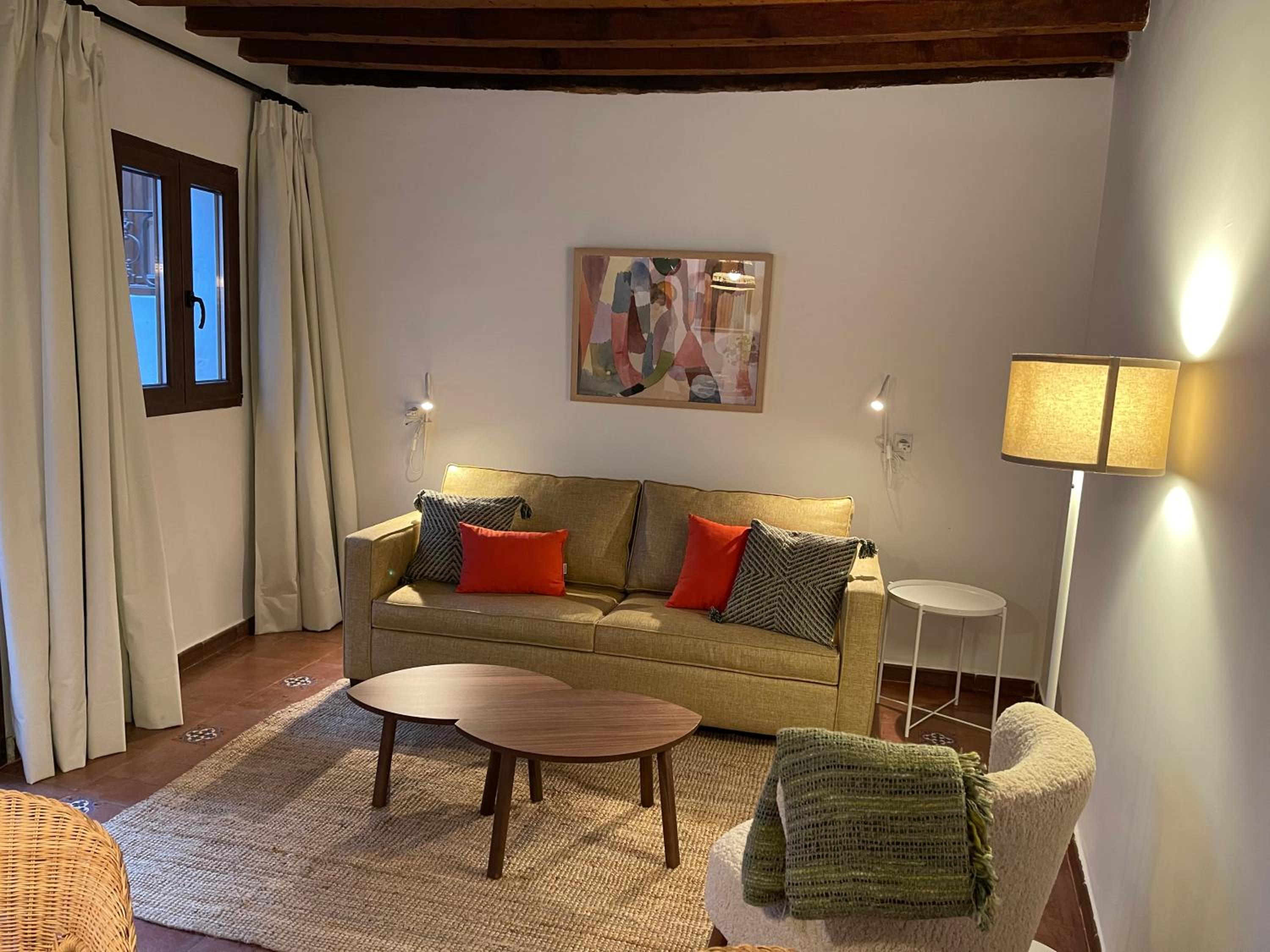 One-Bedroom Apartment - Photo 1