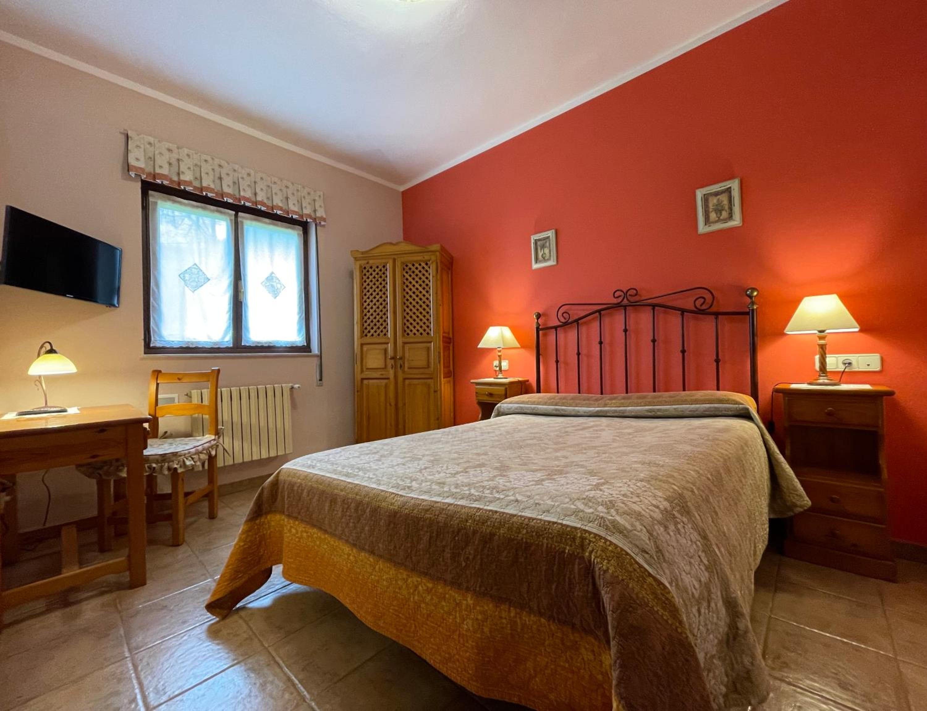 Double Room - Photo 3