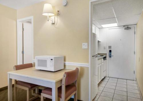 Studio Suite with 2 Double Beds,  Beach View, Non-Smoking photo 3