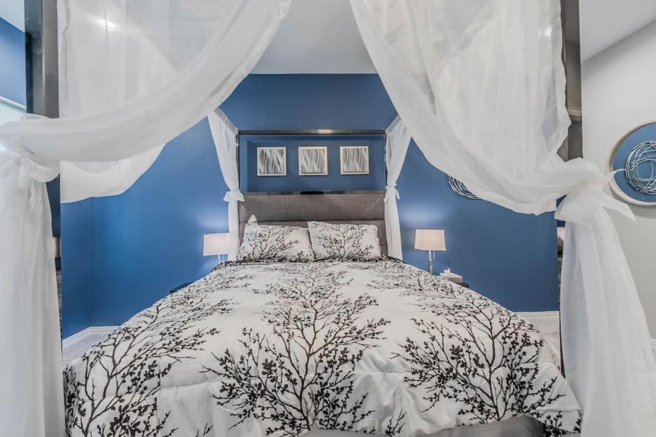Four-Bedroom House - Photo 2