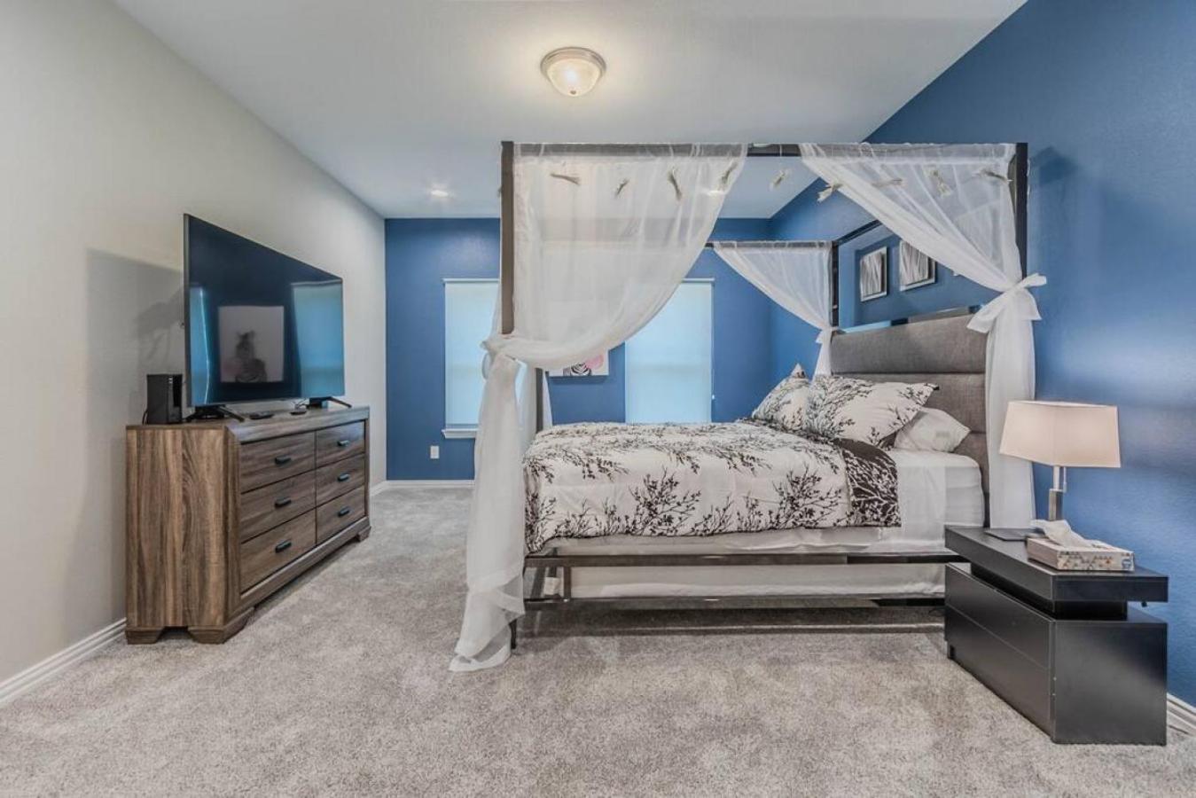 Four-Bedroom House - Photo 1