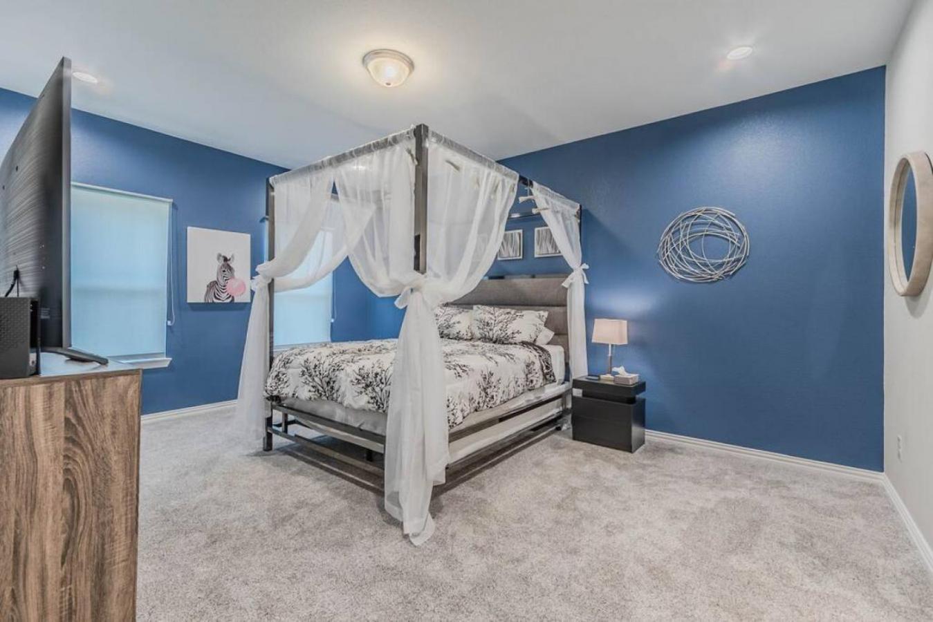Four-Bedroom House - Photo 3