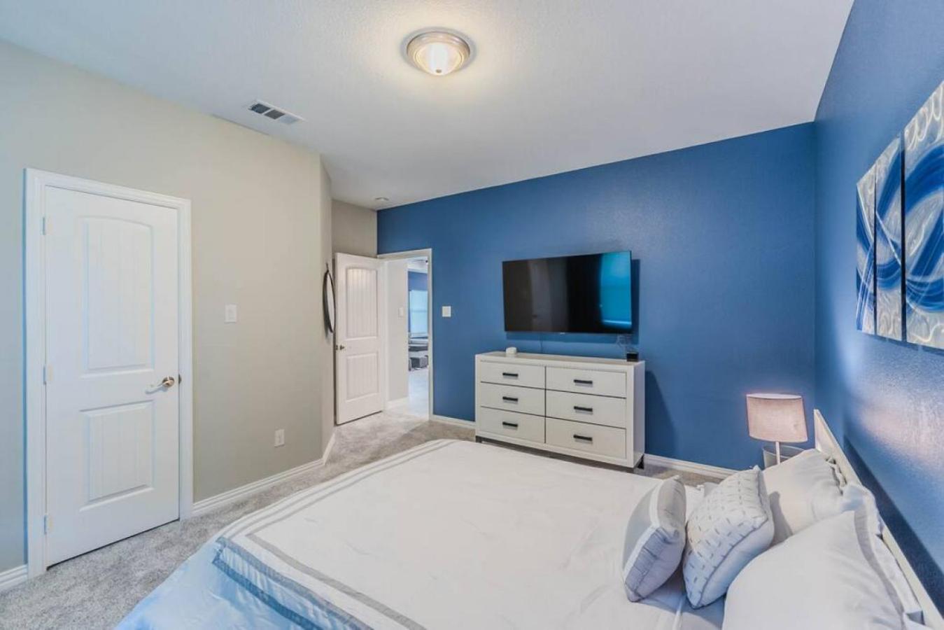 Four-Bedroom House - Photo 25