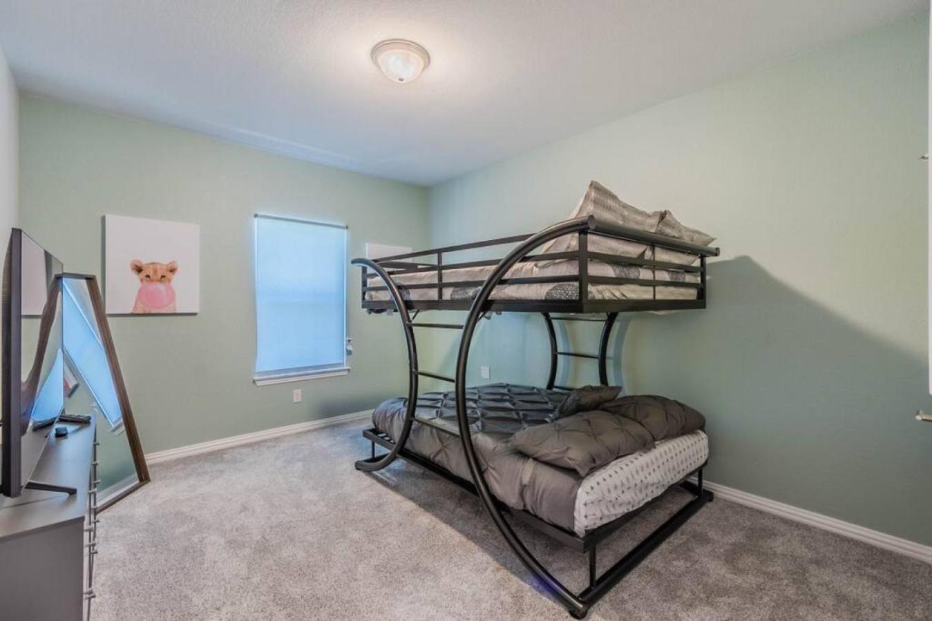 Four-Bedroom House - Photo 15