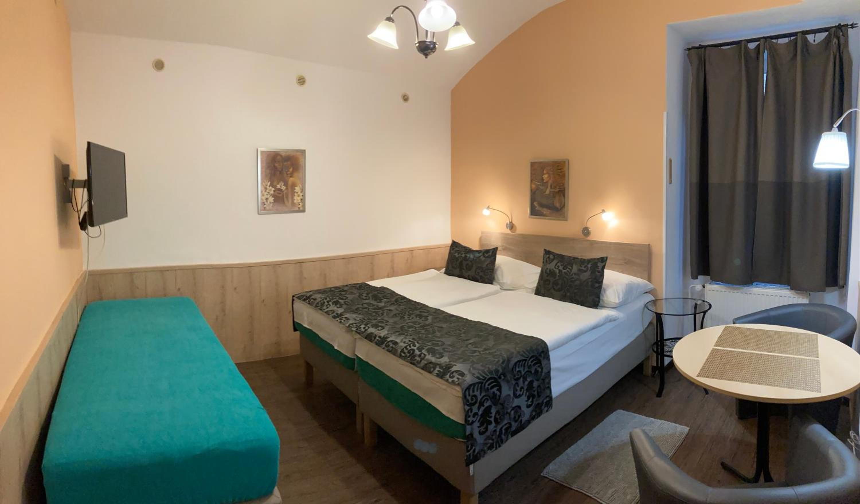 One-Bedroom Apartment with an Extra Bed