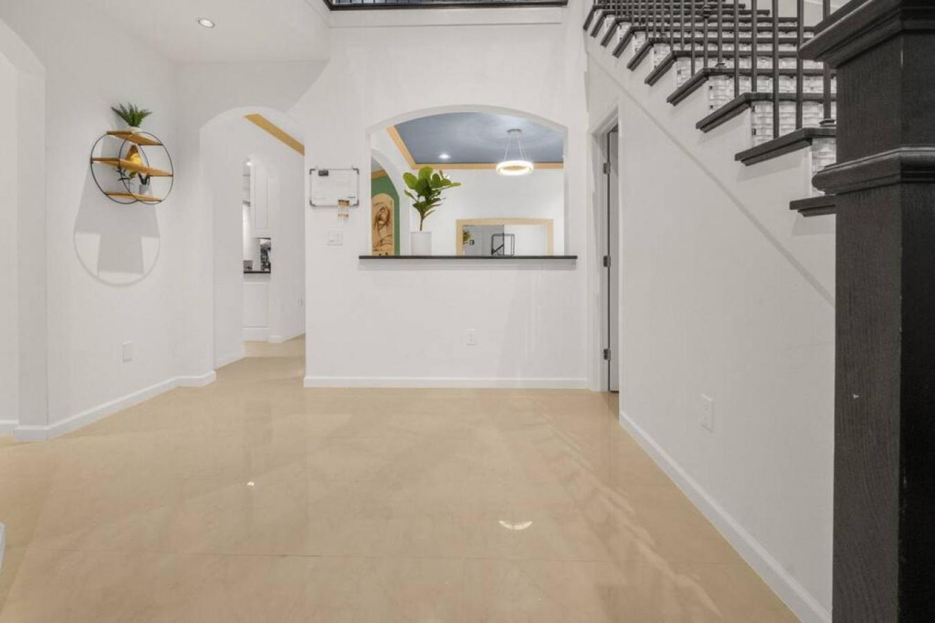 Four-Bedroom House - Photo 4