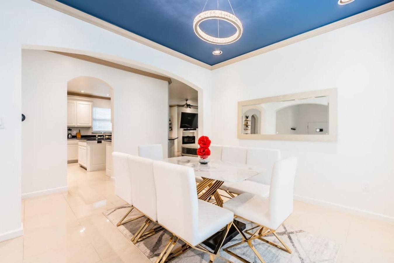 Four-Bedroom House - Photo 18