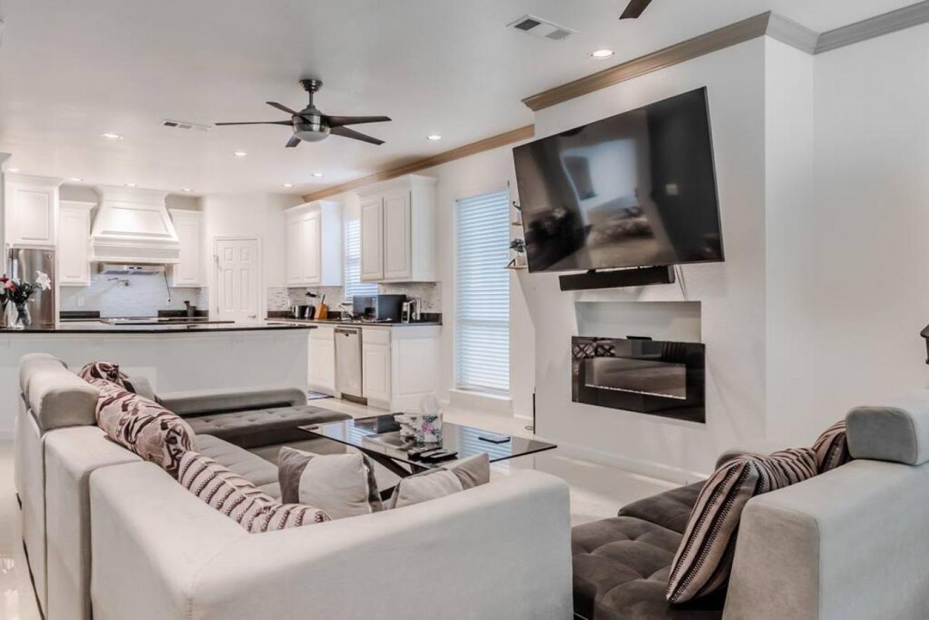 Four-Bedroom House - Photo 20