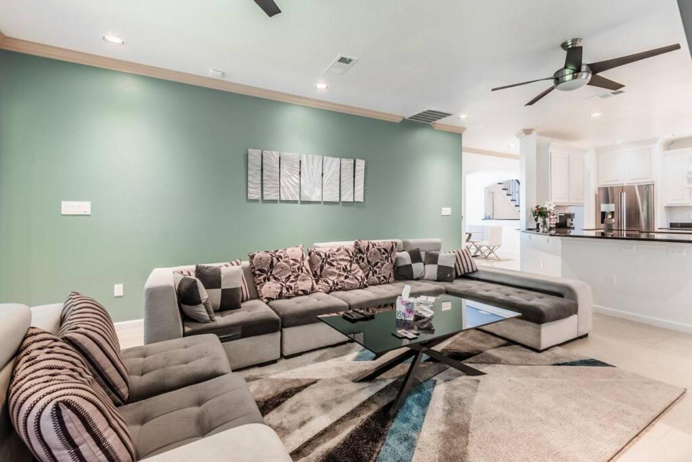 Four-Bedroom House - Photo 12