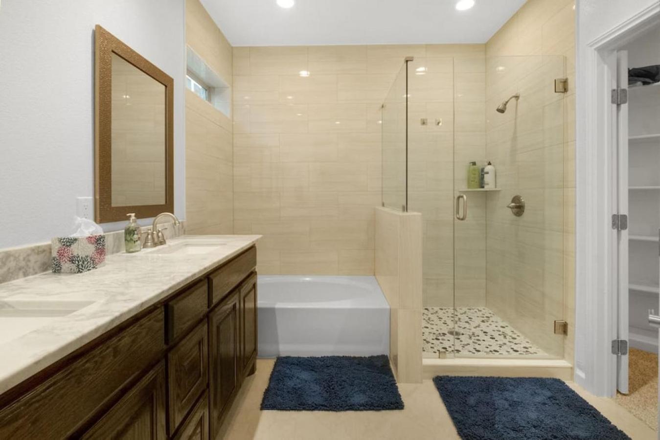 Four-Bedroom House - Photo 3