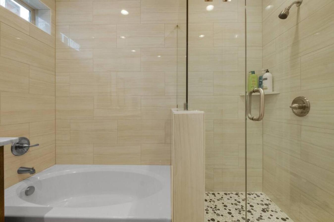 Four-Bedroom House - Photo 7
