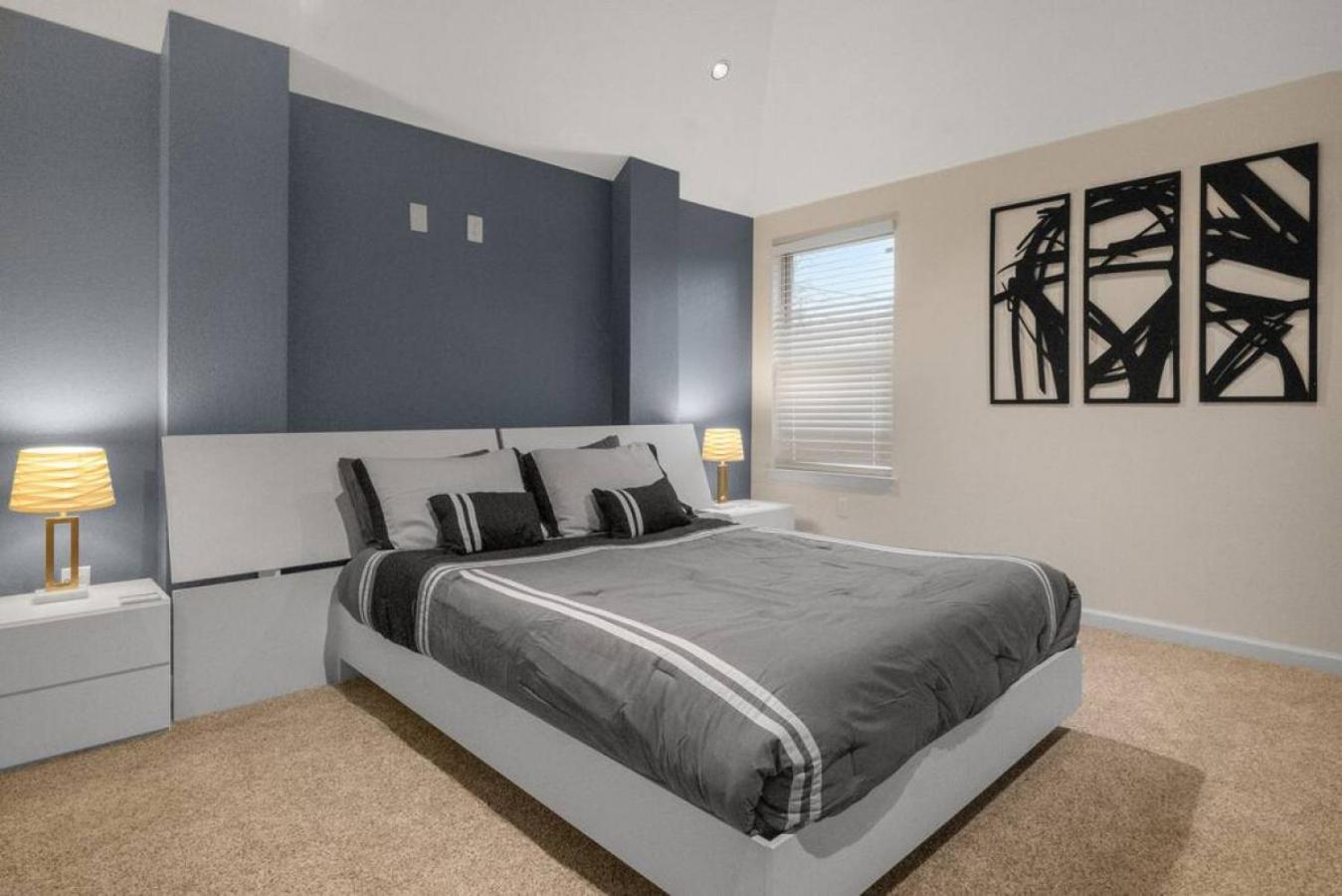 Four-Bedroom House - Photo 9