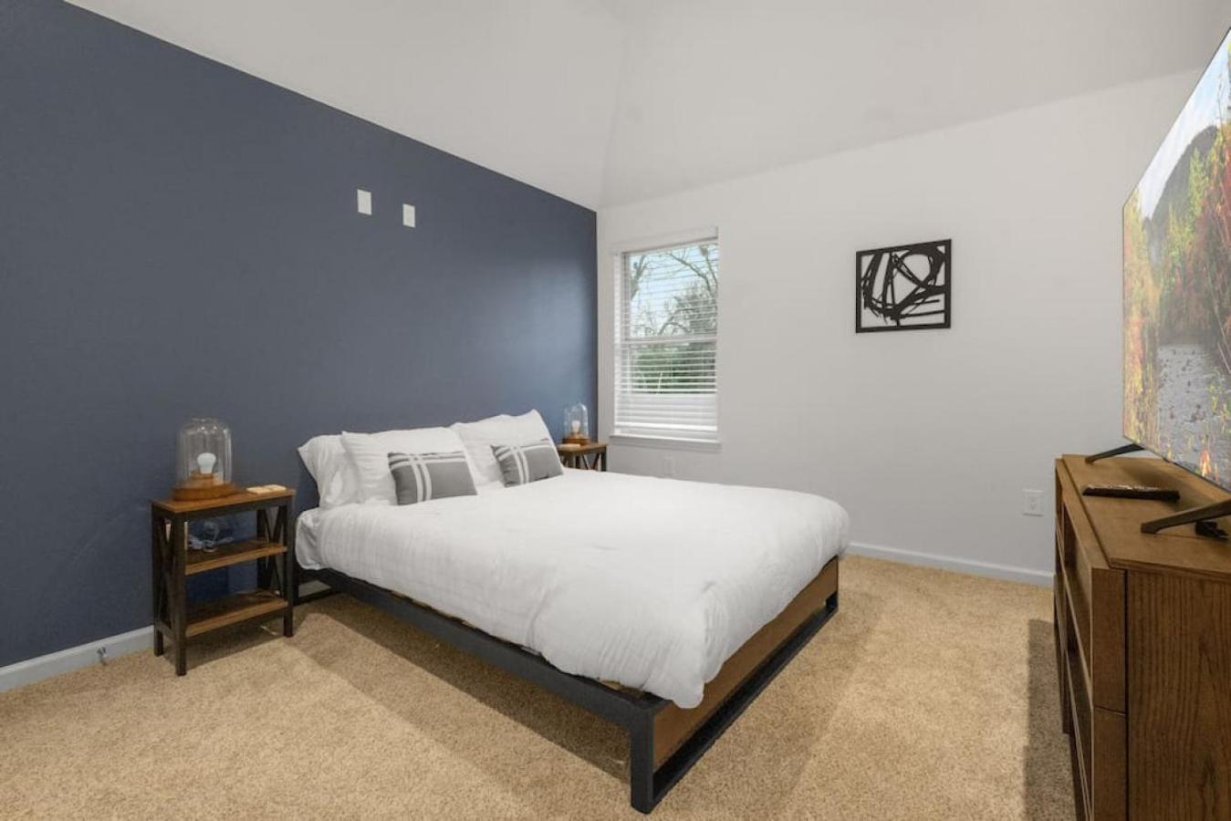 Four-Bedroom House - Photo 1
