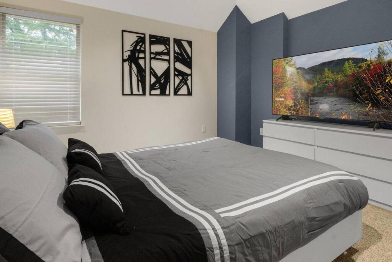 Four-Bedroom House - Photo 5