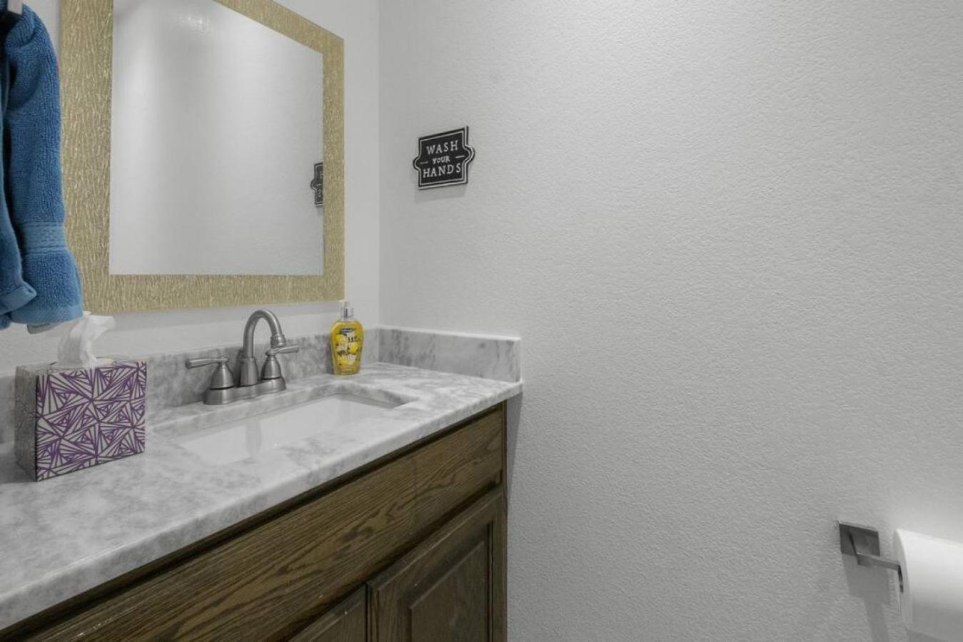 Four-Bedroom House - Photo 10
