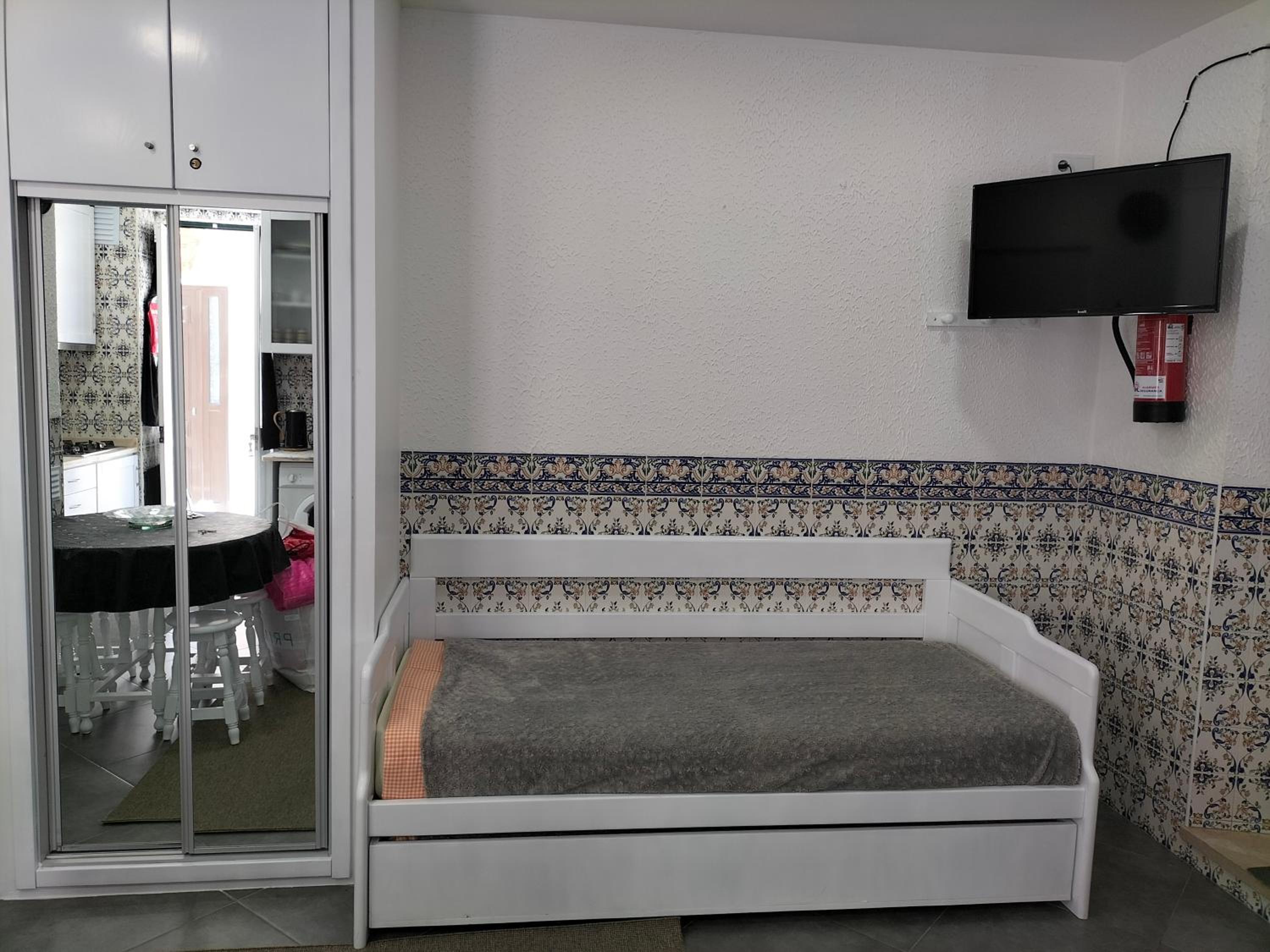 One-Bedroom House - Photo 29