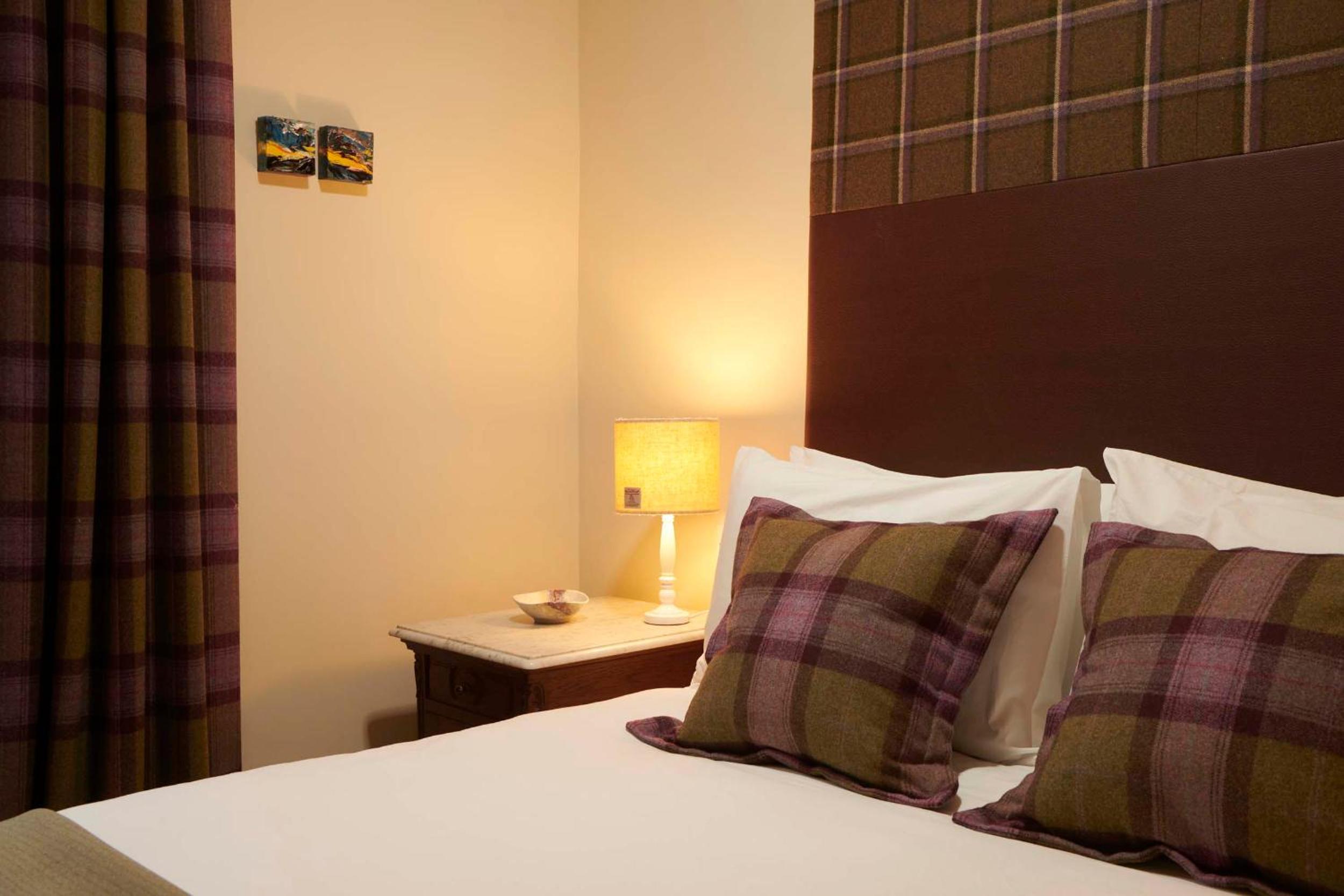 Deluxe Queen Suite - Photo 2