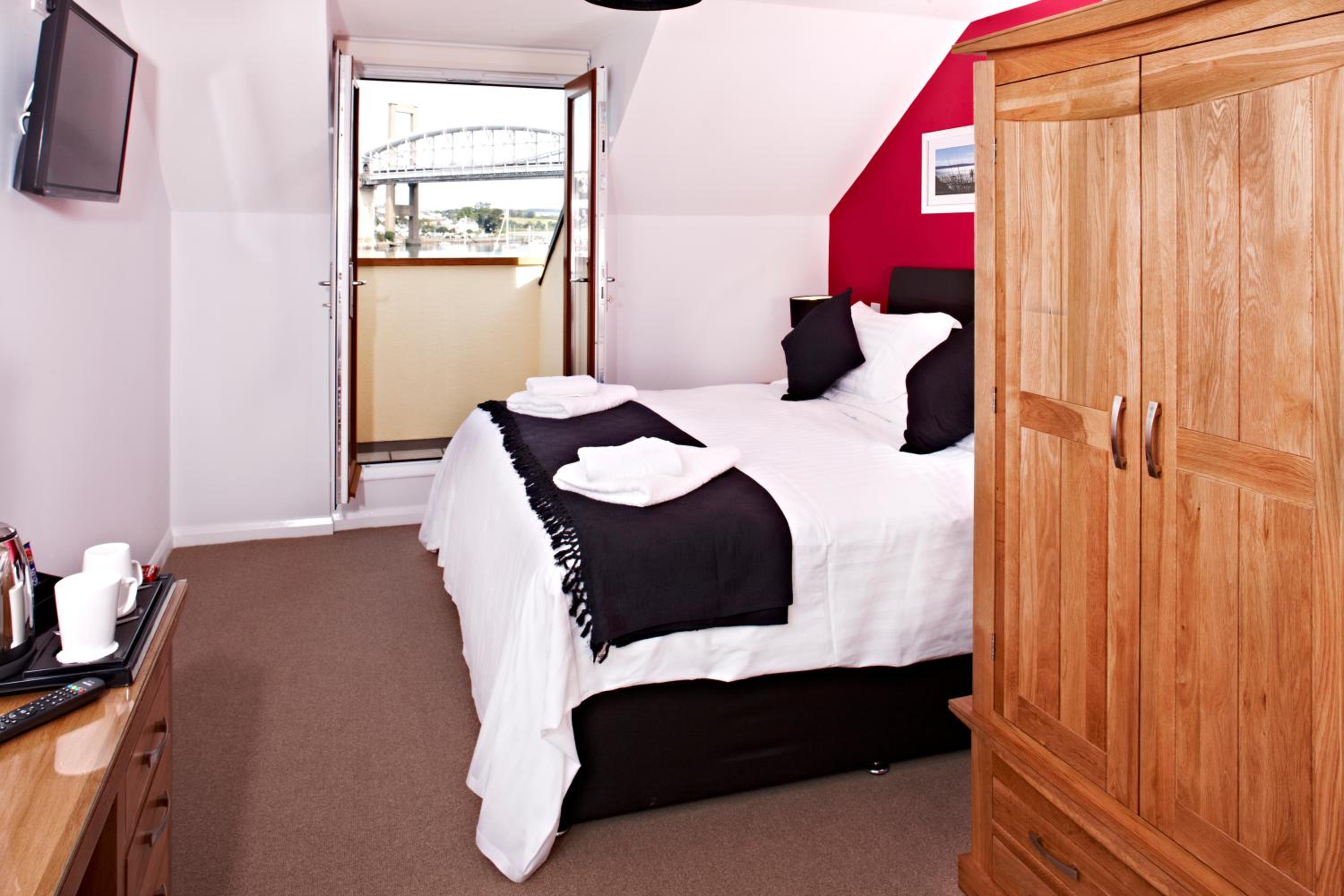 Deluxe Double or Twin Room with Balcony - Photo 1