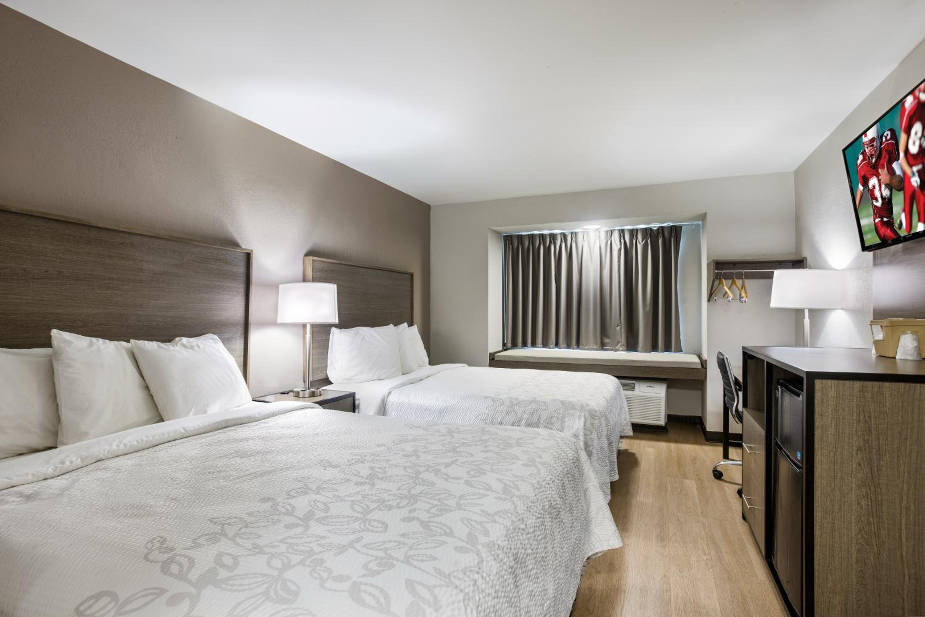  Deluxe Room with 2 Queen Beds Disability Access Smoke Free   - Photo 1
