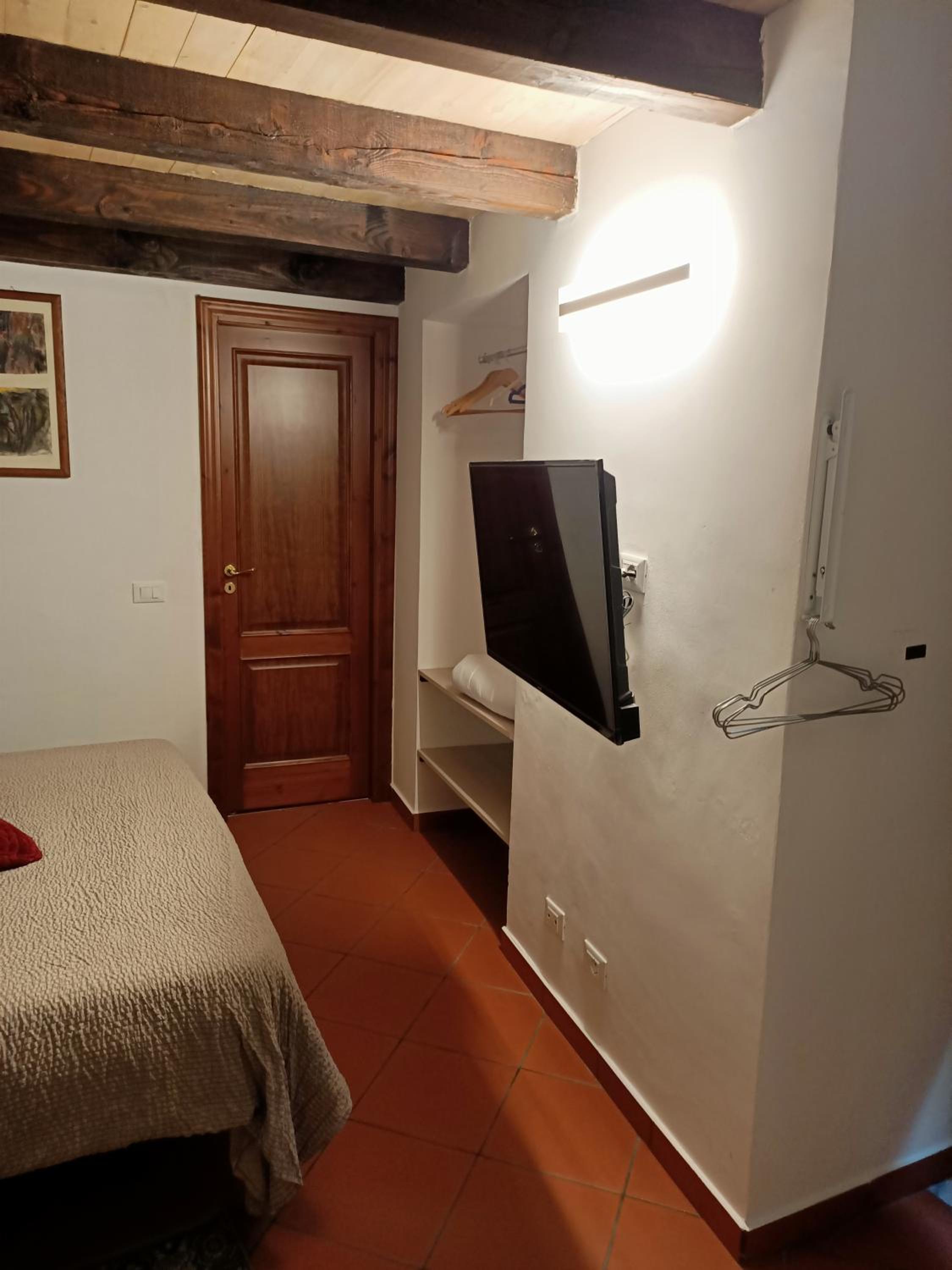 Deluxe Room (2 Adults + 1 Child) - Photo 7