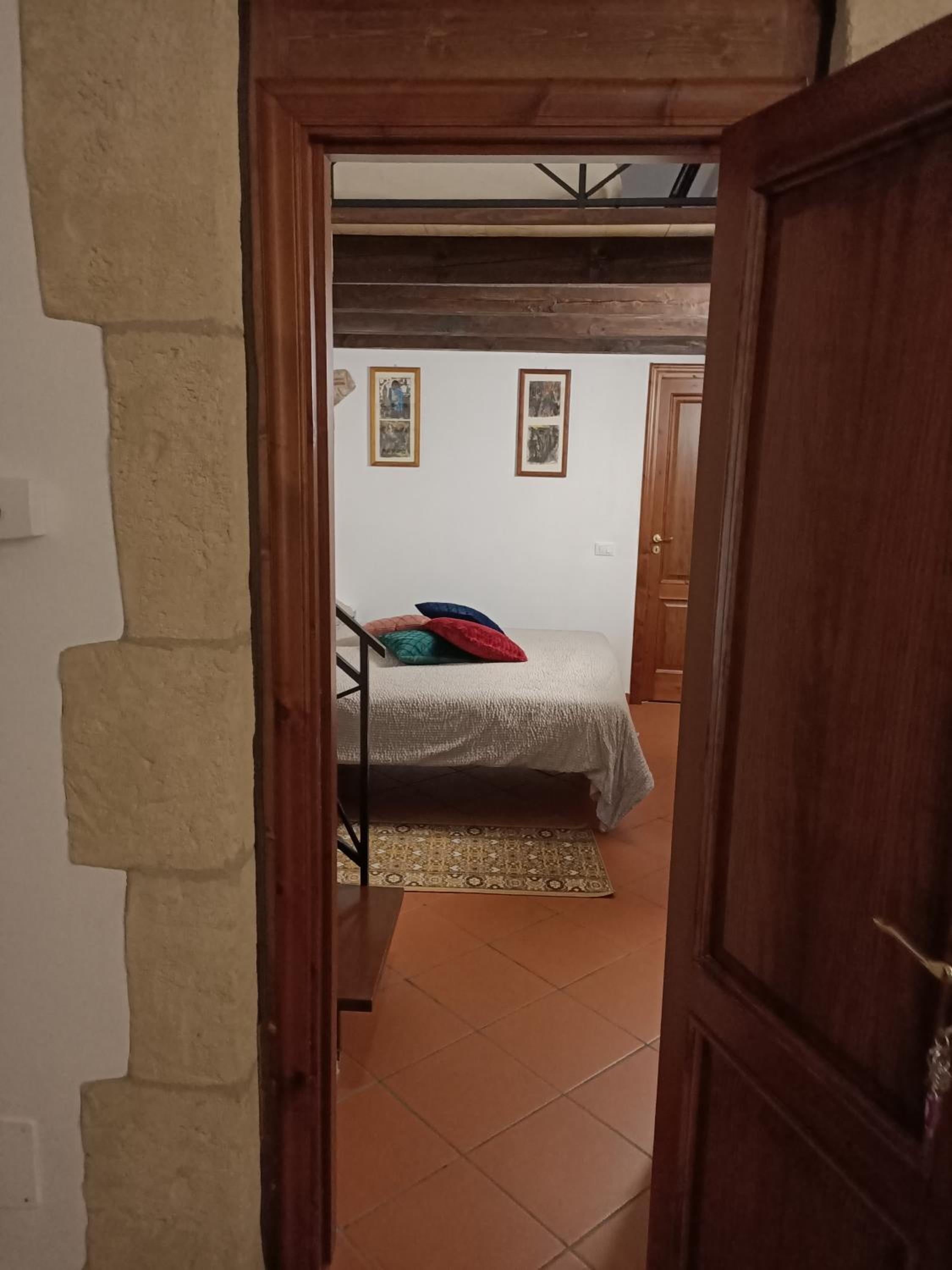 Deluxe Room (2 Adults + 1 Child) - Photo 4