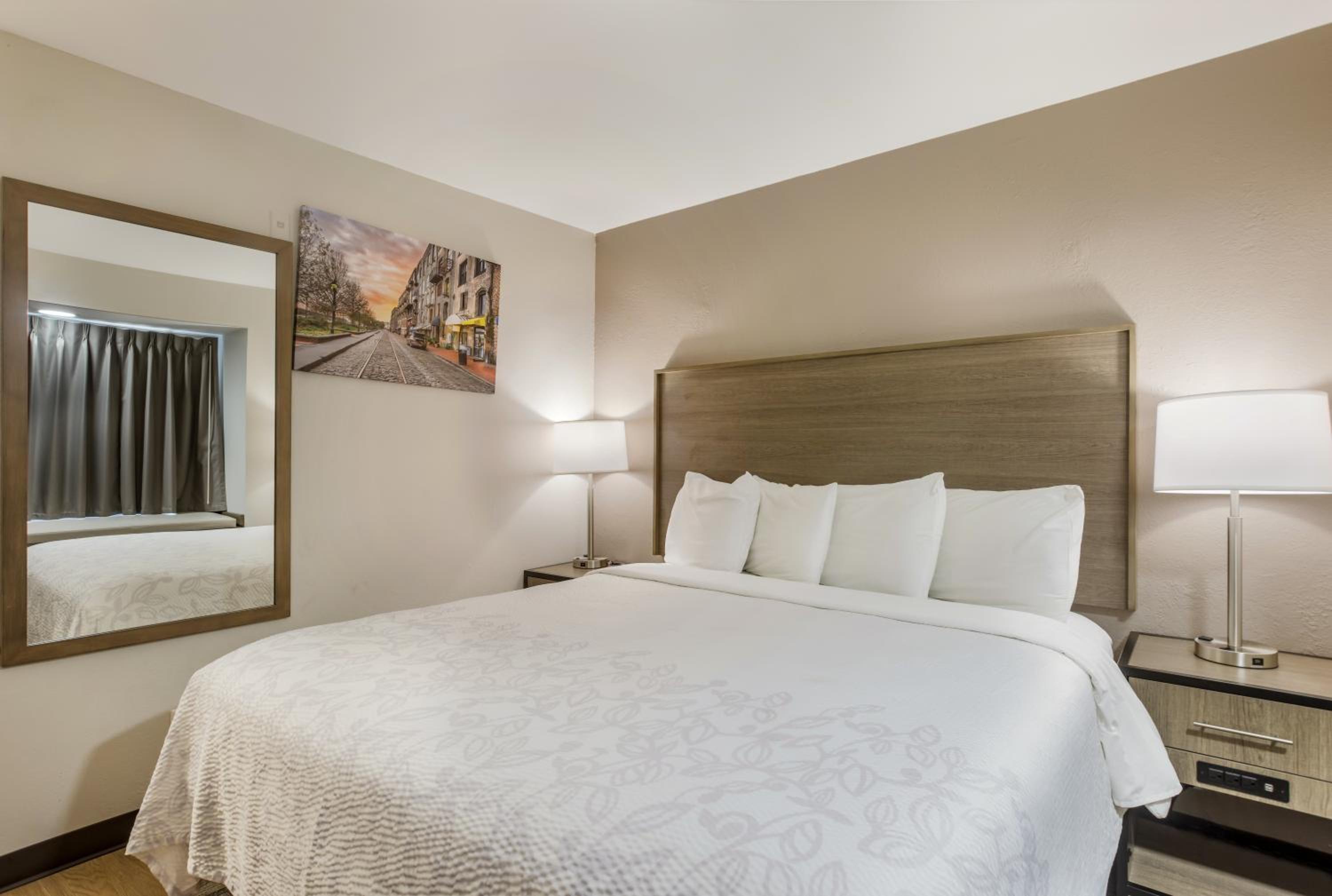 Deluxe King Room Smoke Free - Photo 4