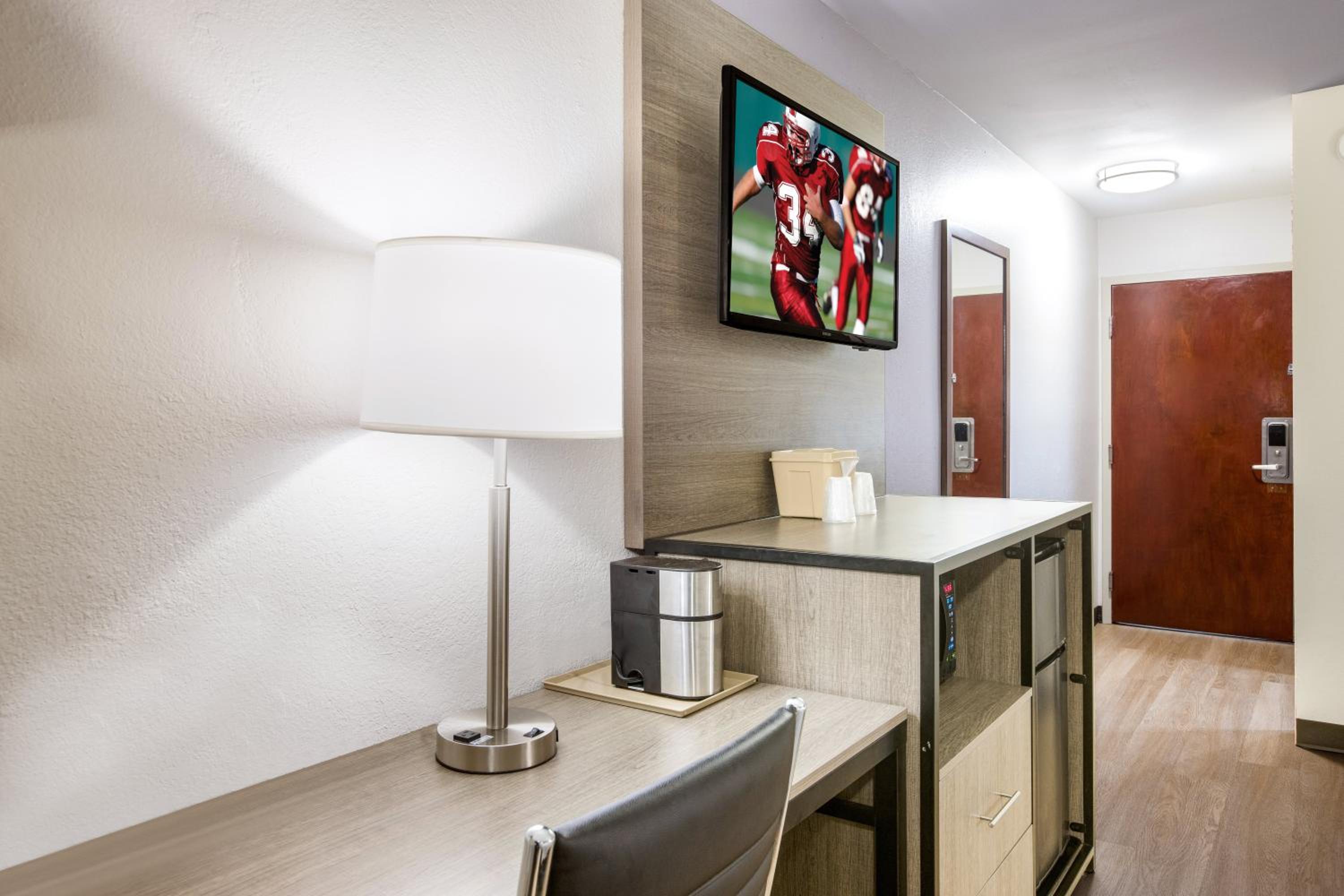 Premium Room with 2 Queen Beds Smoke Free (Upgraded Bedding and Snack Box)  - Photo 2