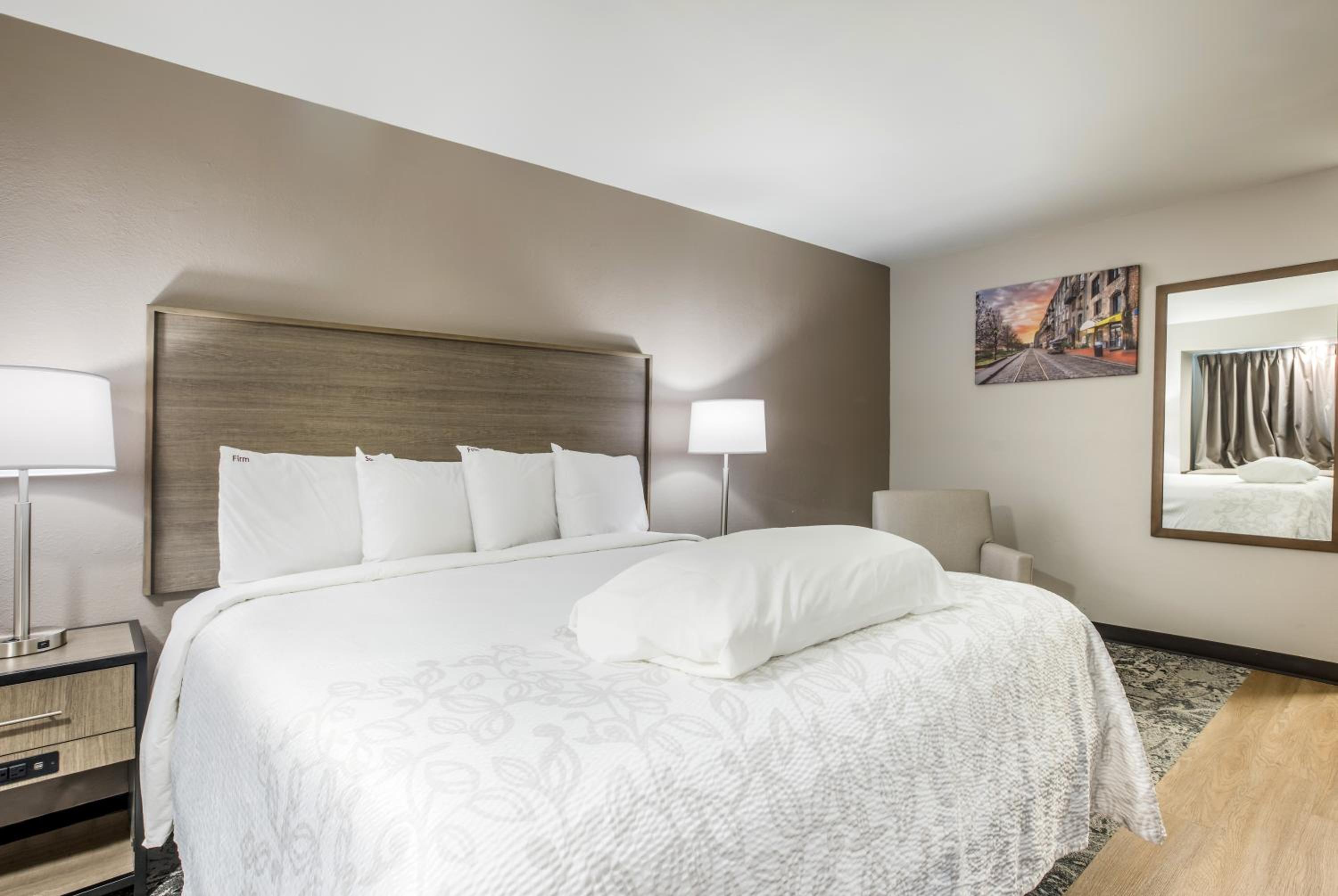  Premium King Room Smoke Free (Upgraded Bedding and Snack Box) - Photo 1
