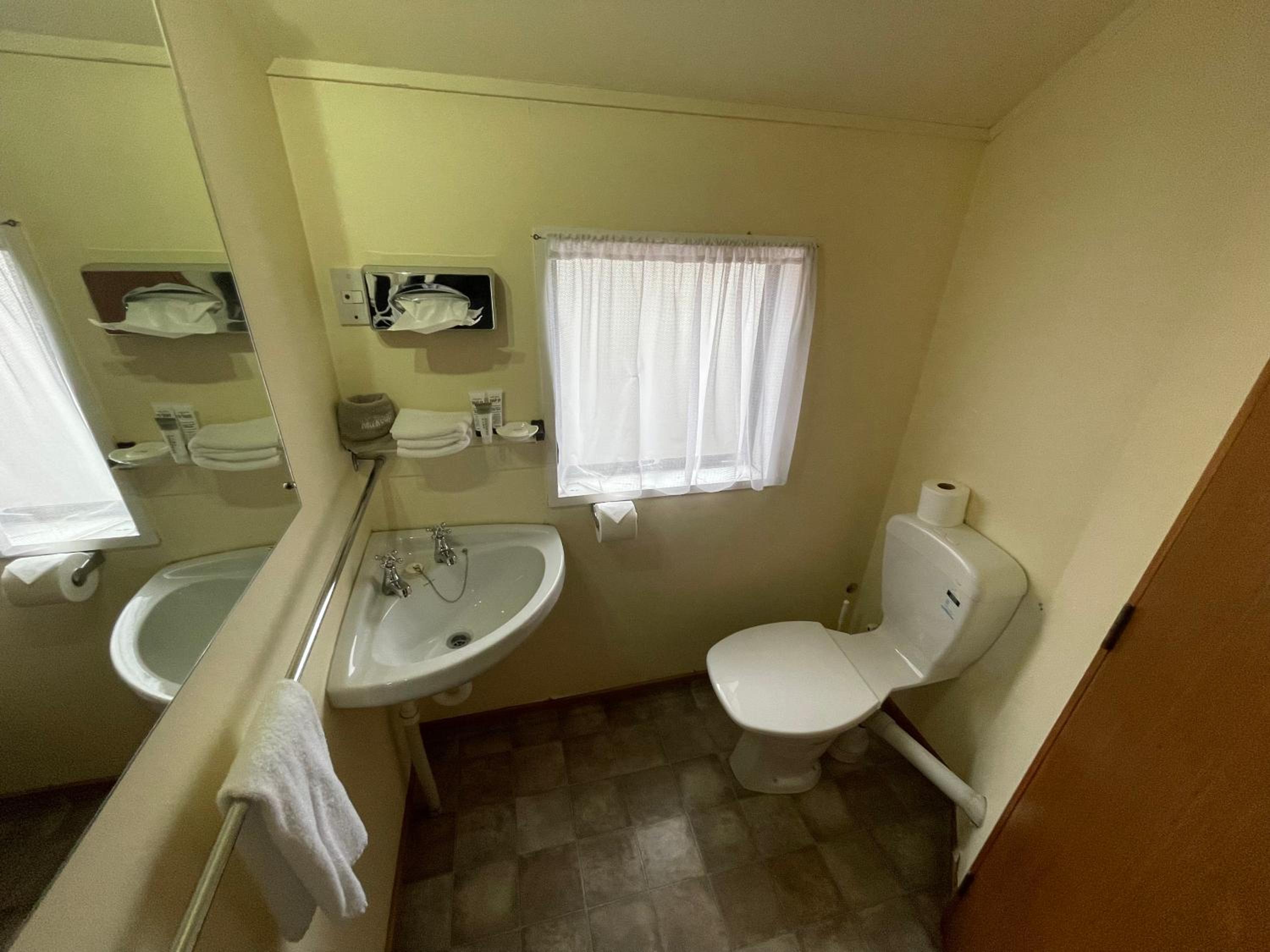 Standard Queen Room - Photo 4
