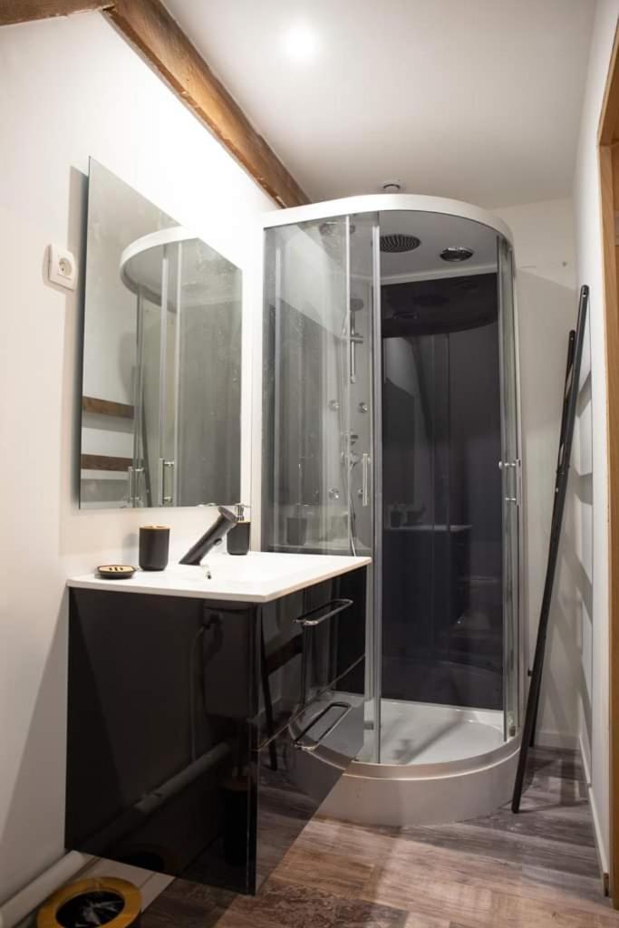 Family Room with Private Bathroom - Photo 17