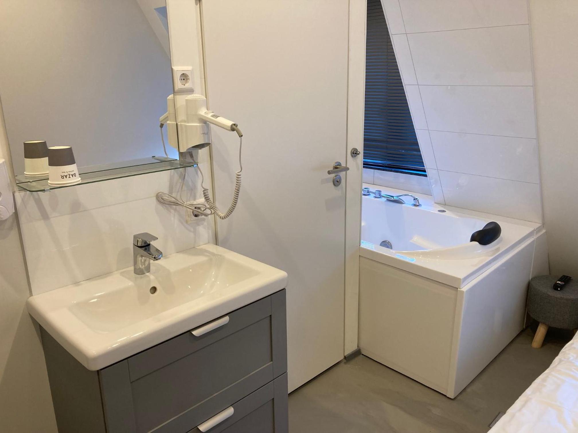 Double Room with Spa Bath photo 2
