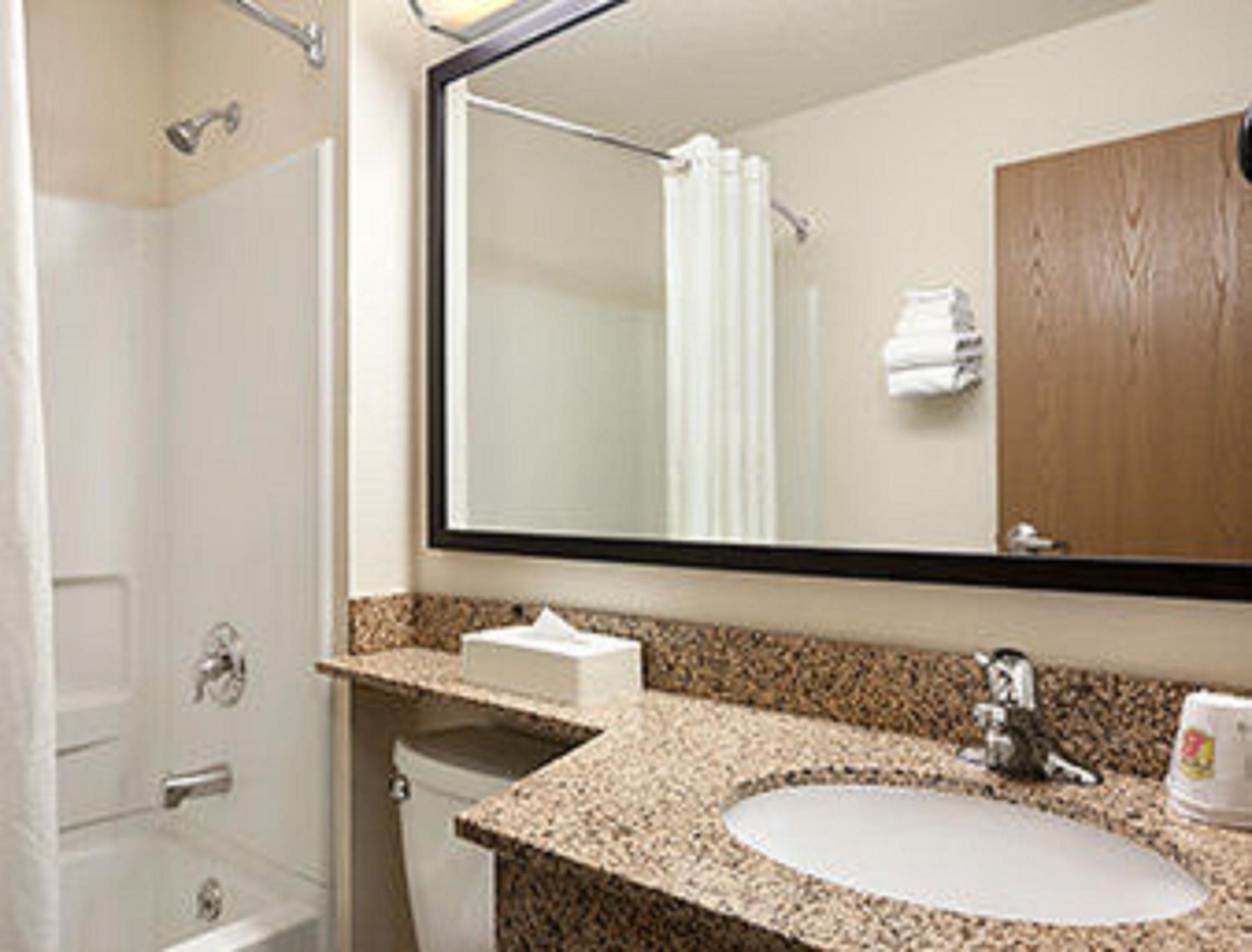 King Room - Non-Smoking - Photo 3