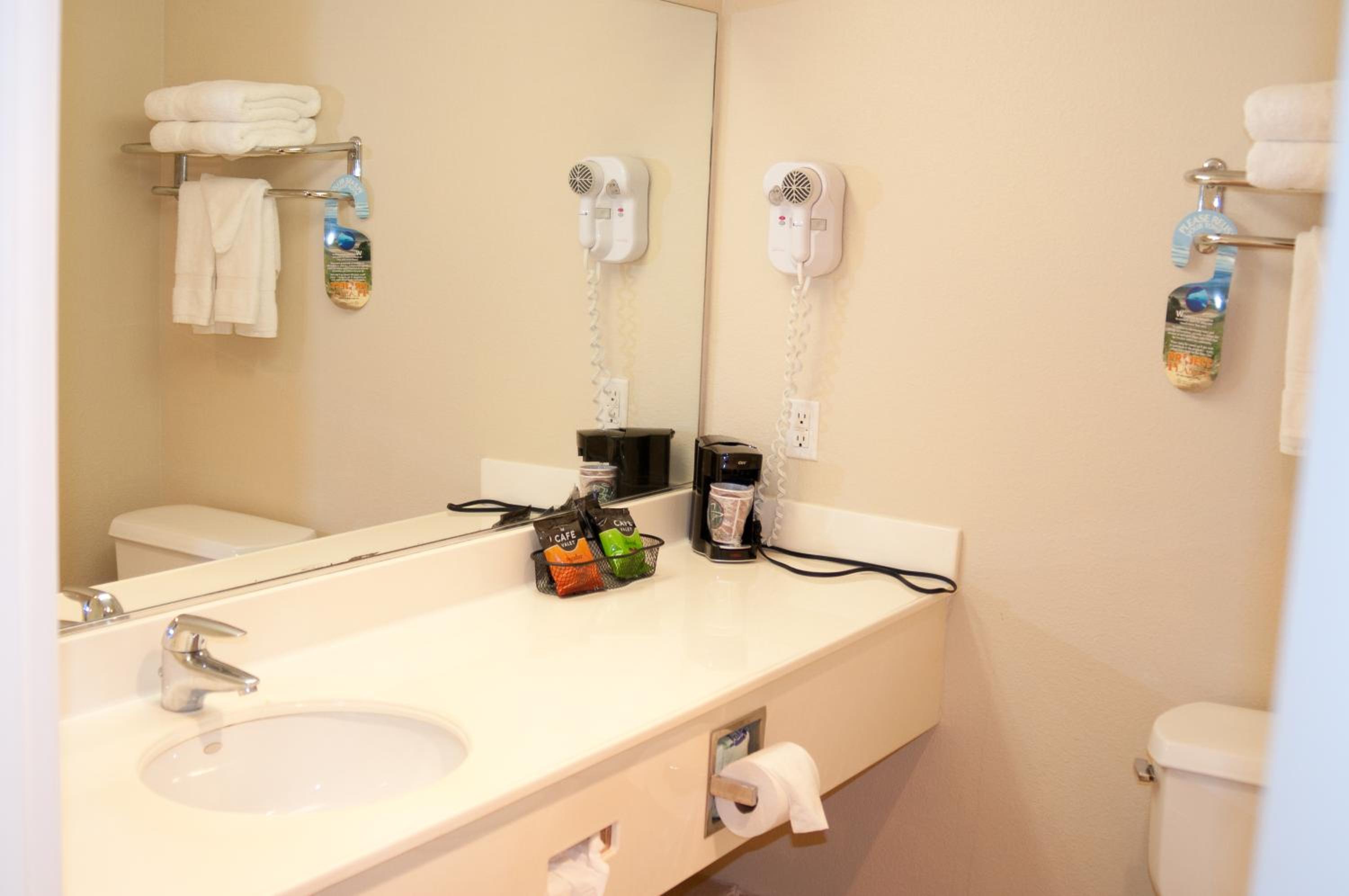 Deluxe Queen Room with Two Queen Beds with Balcony - Photo 3