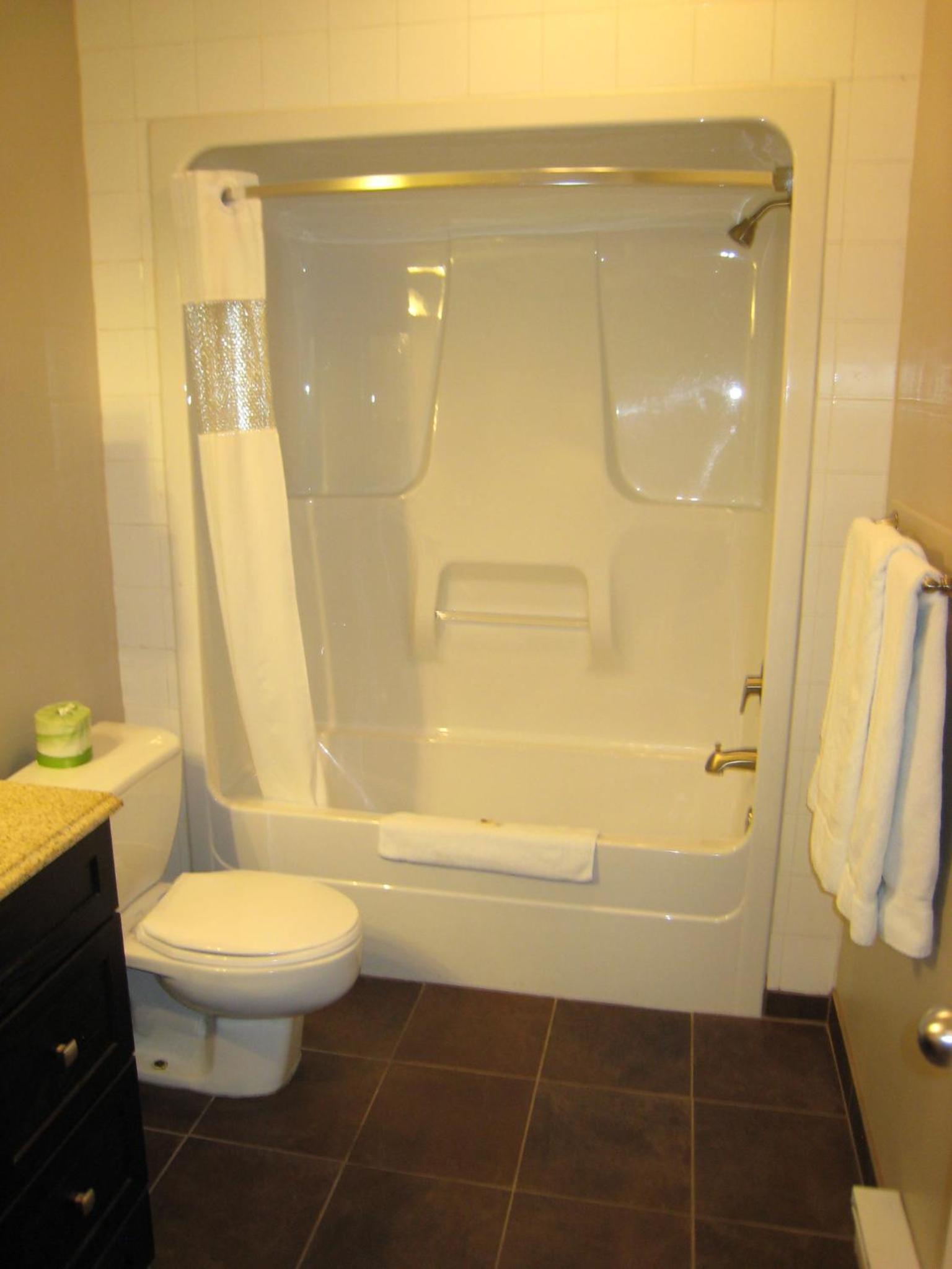 Queen Studio Suite with Two Queen Beds - Non-Smoking - Photo 8