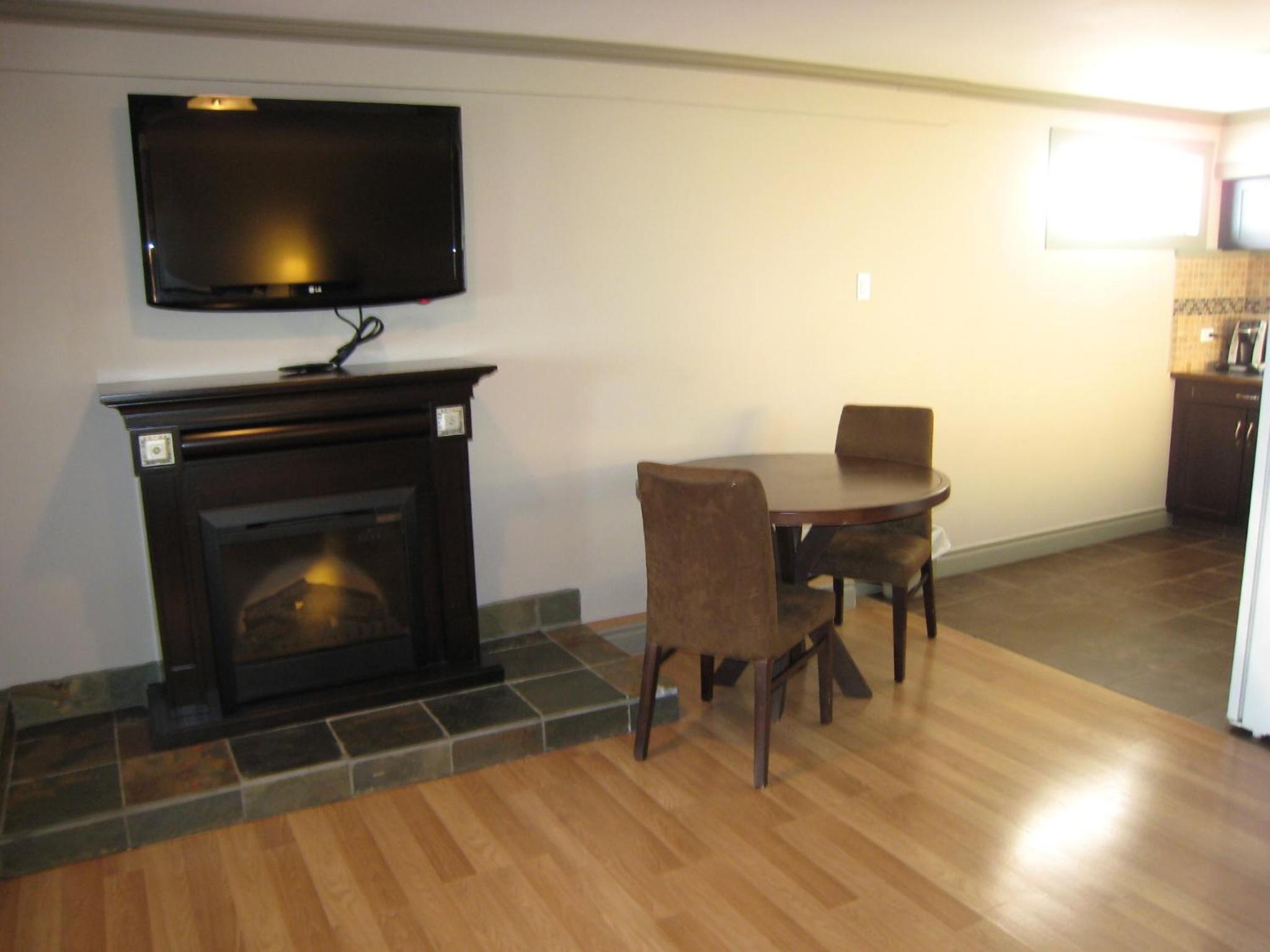 Efficiency King Room - Non-Smoking - Photo 9