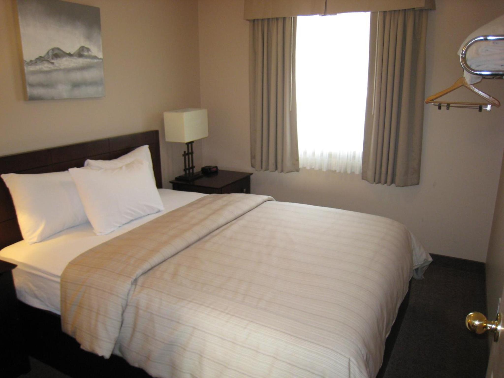 Two Room Queen Suite with Two Queen Beds - Non-Smoking - Photo 7