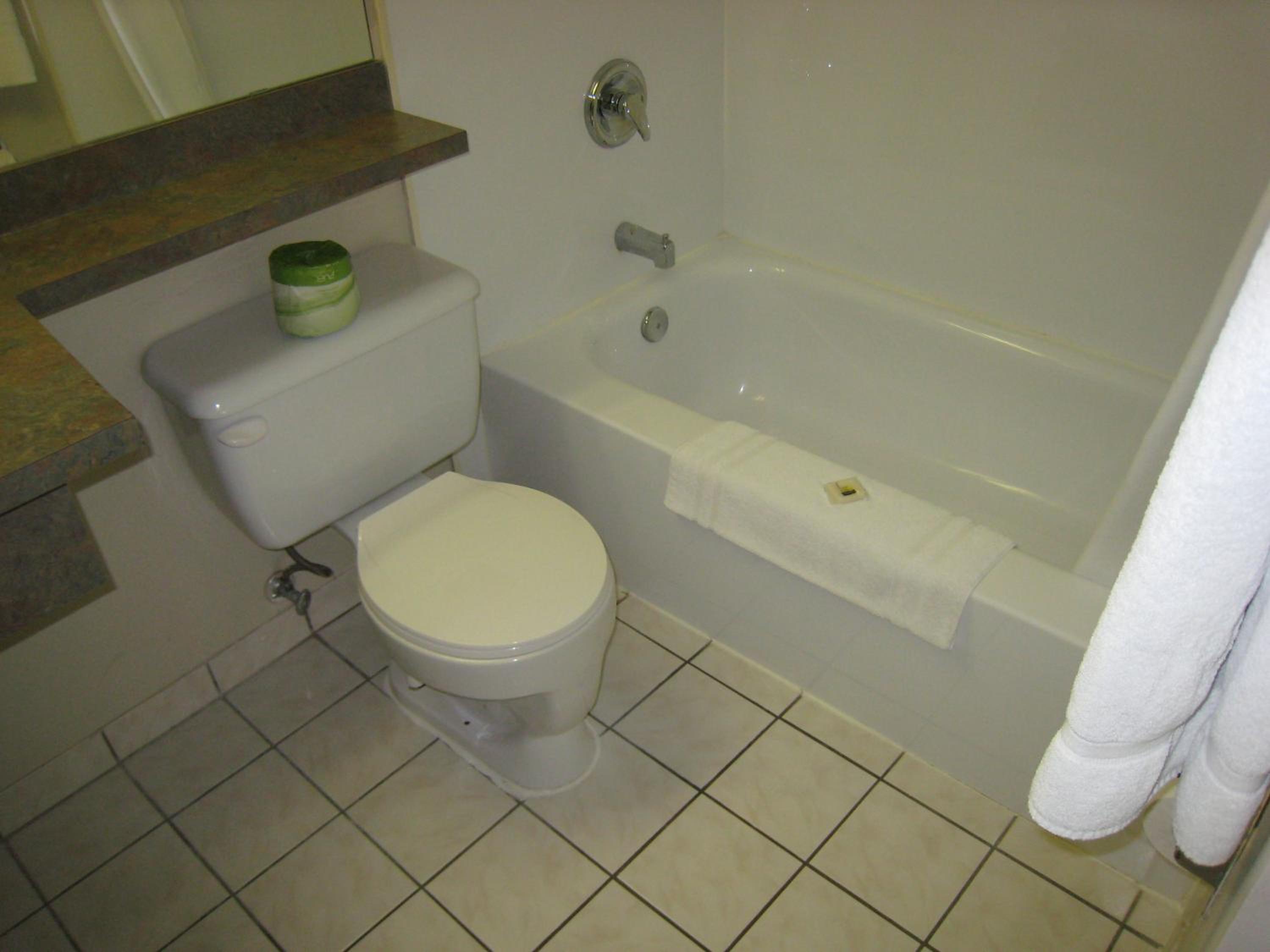 Queen Room with Kitchenette - Non-Smoking - Photo 17