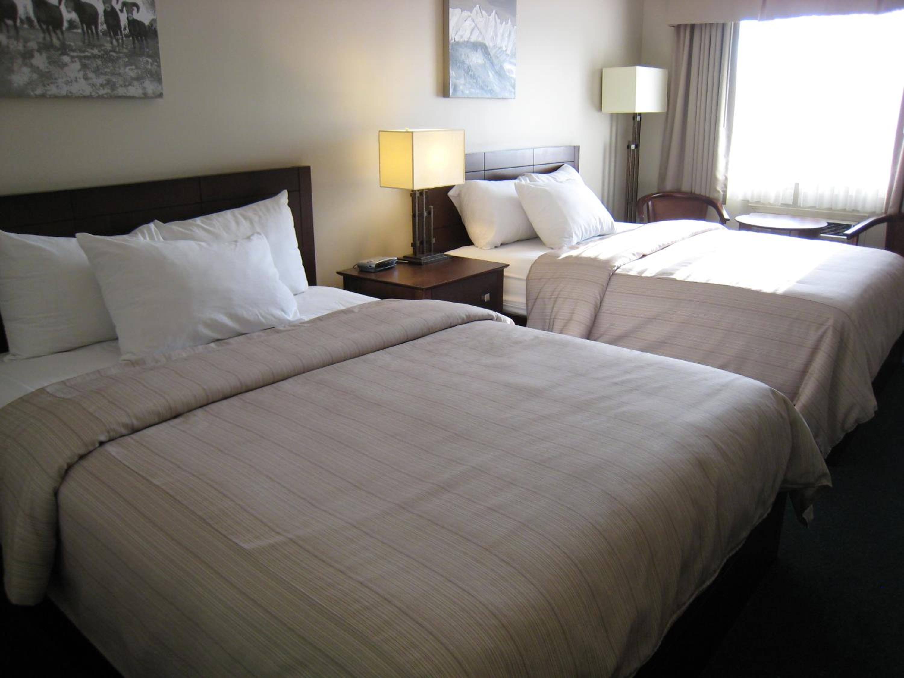 Queen Room with Two Queen Beds - Non-Smoking - Photo 3