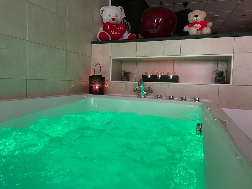 Apartment with Sauna and Jacuzzi - Photo 32