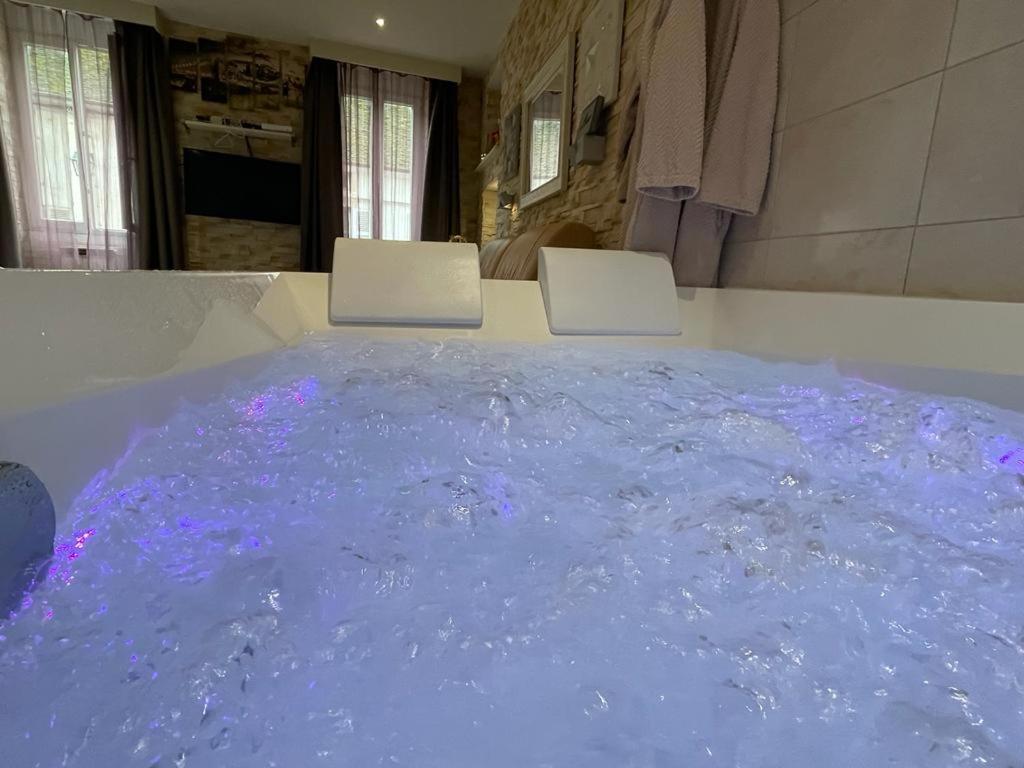 Apartment with Sauna and Jacuzzi - Photo 30