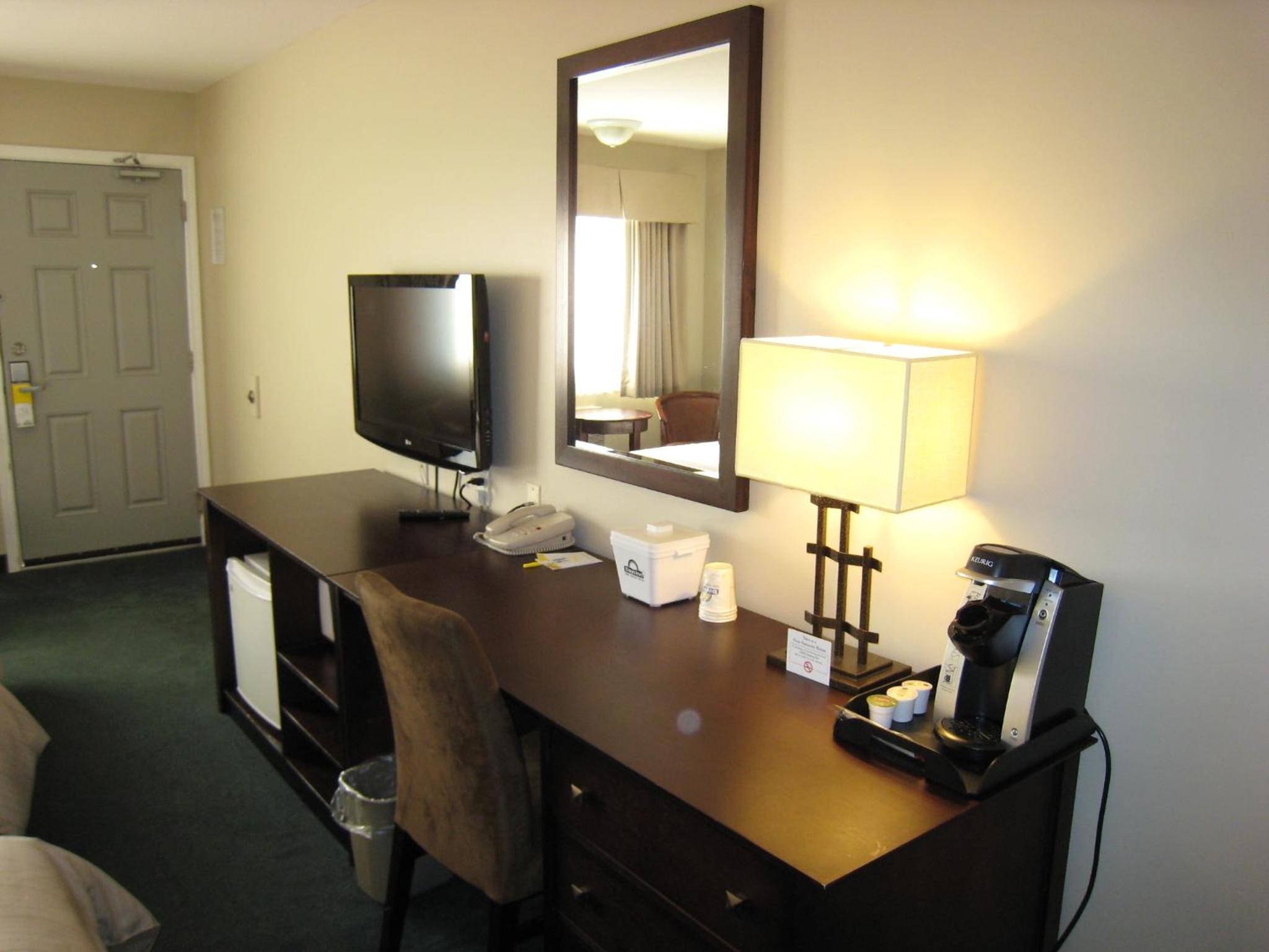 King Room - Non-Smoking - Photo 3