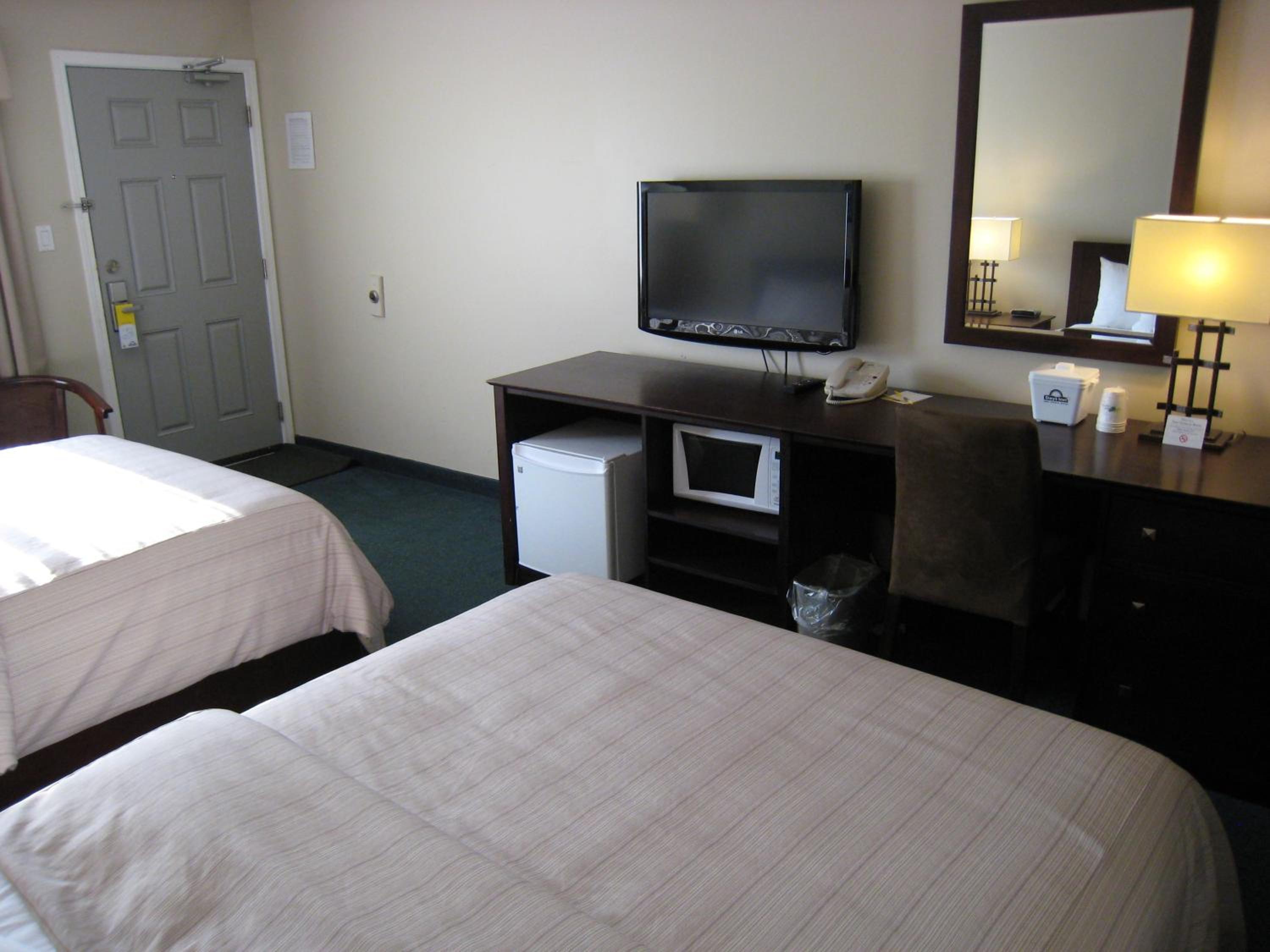 Queen Room with Two Queen Beds - Pet Friendly - Photo 1