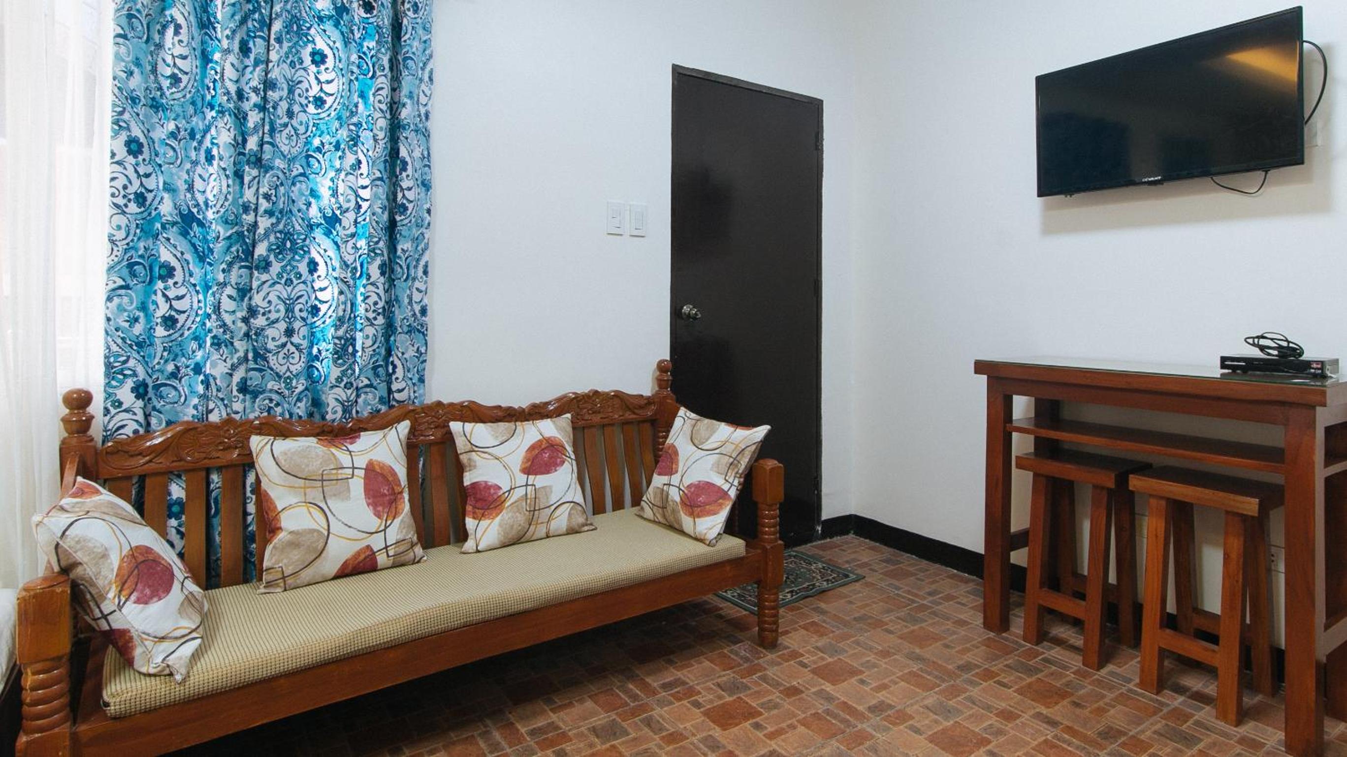 Studio Apartment - Photo 14