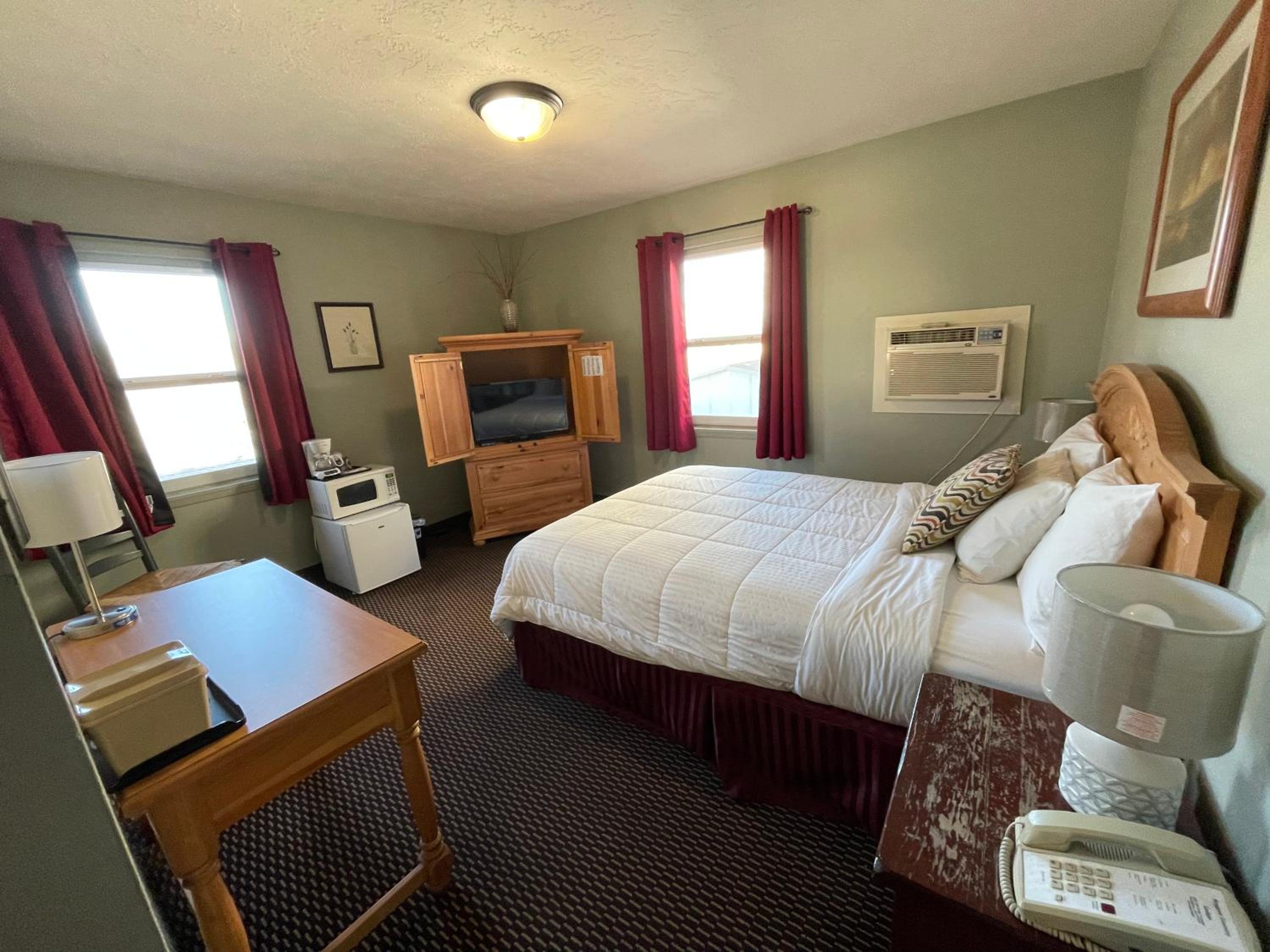 Queen Room photo 2